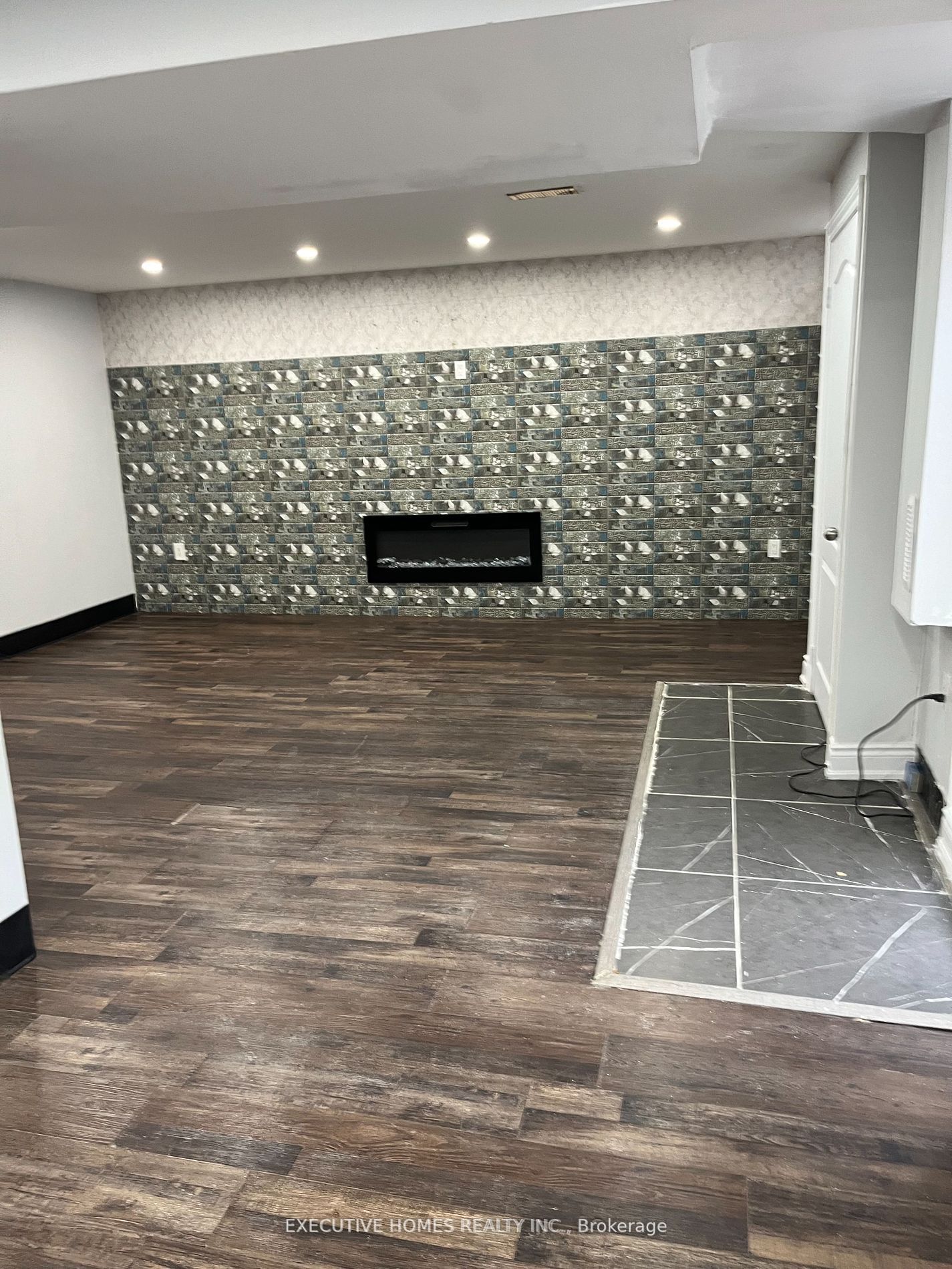 1590 Hume Way Property Photo