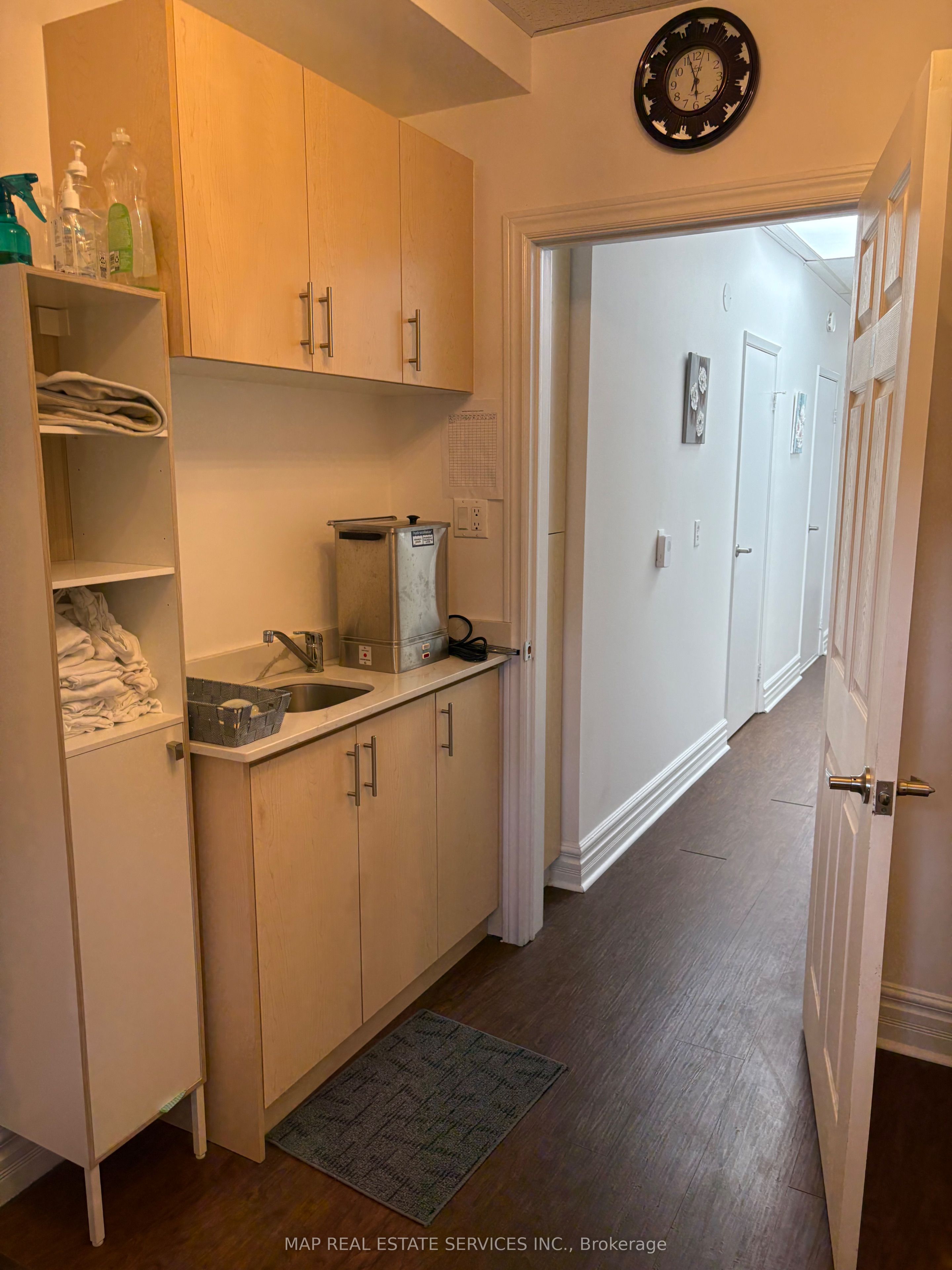 846 Browns Line Main Level Property Photo 16