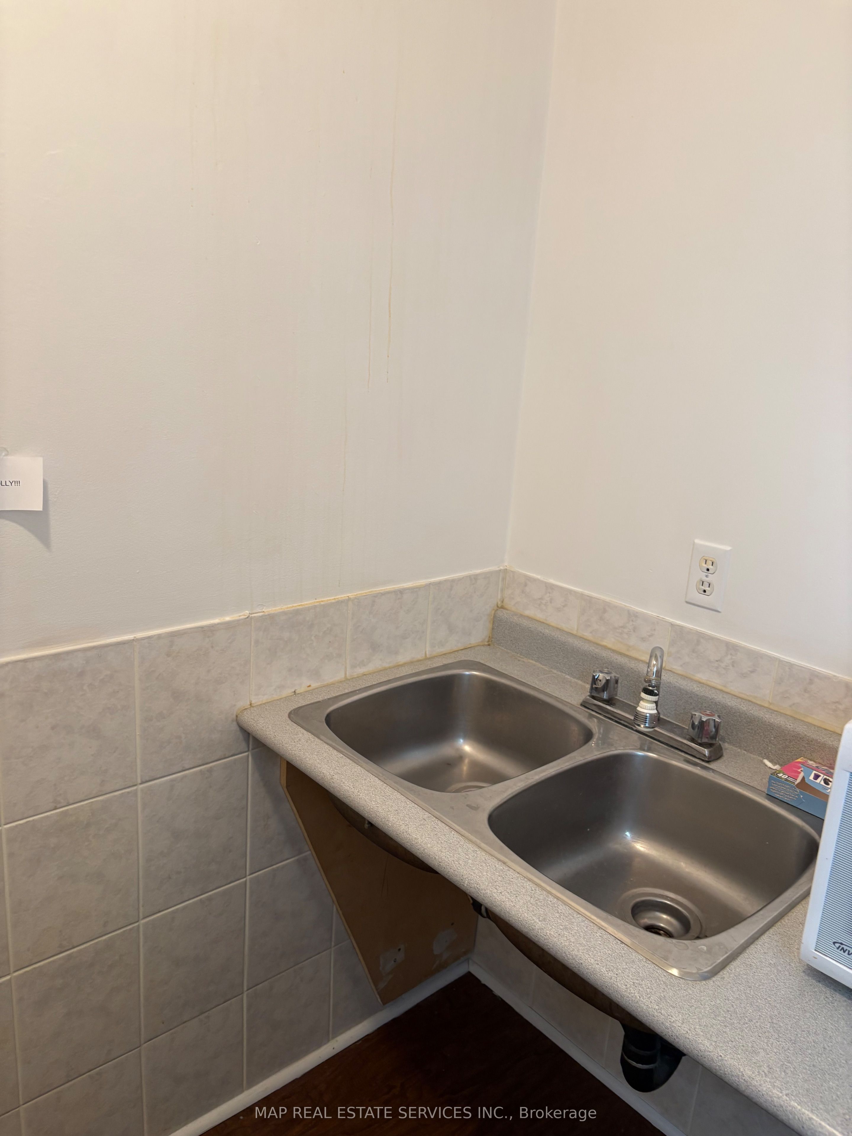 846 Browns Line Main Level Property Photo 18