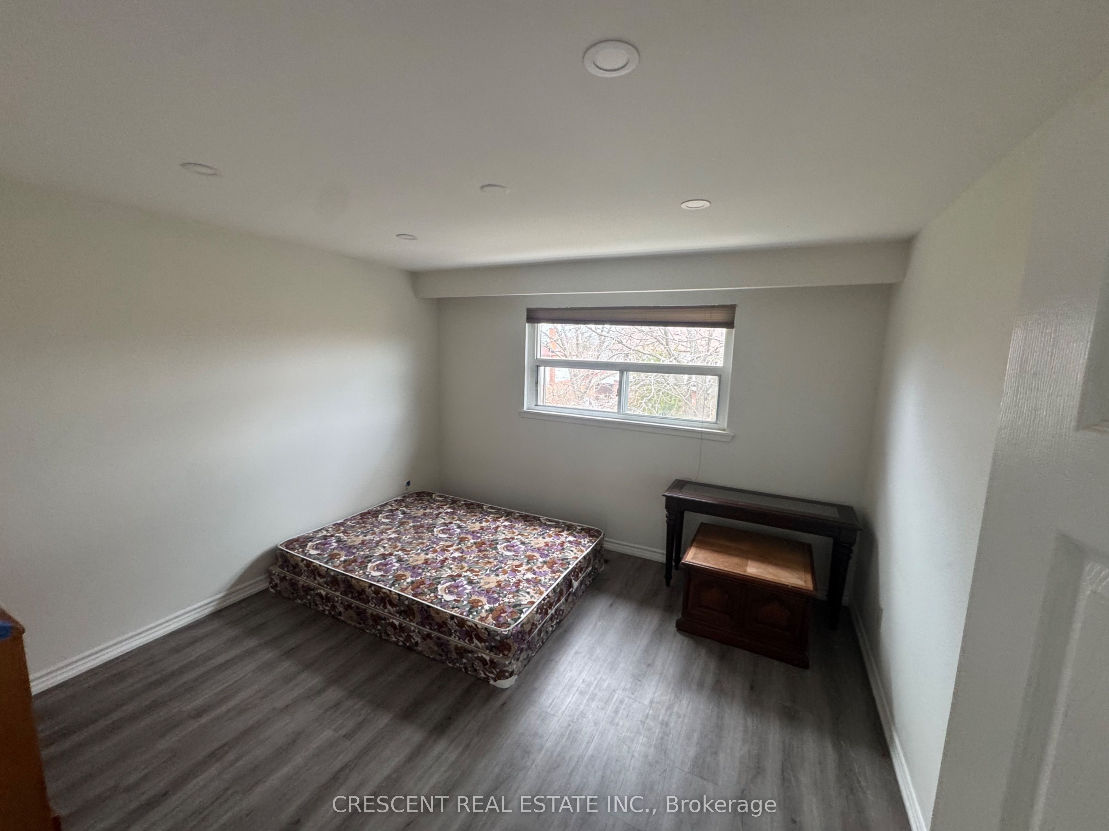 400 Pinemeadow Avenue Upper Property Photo 5