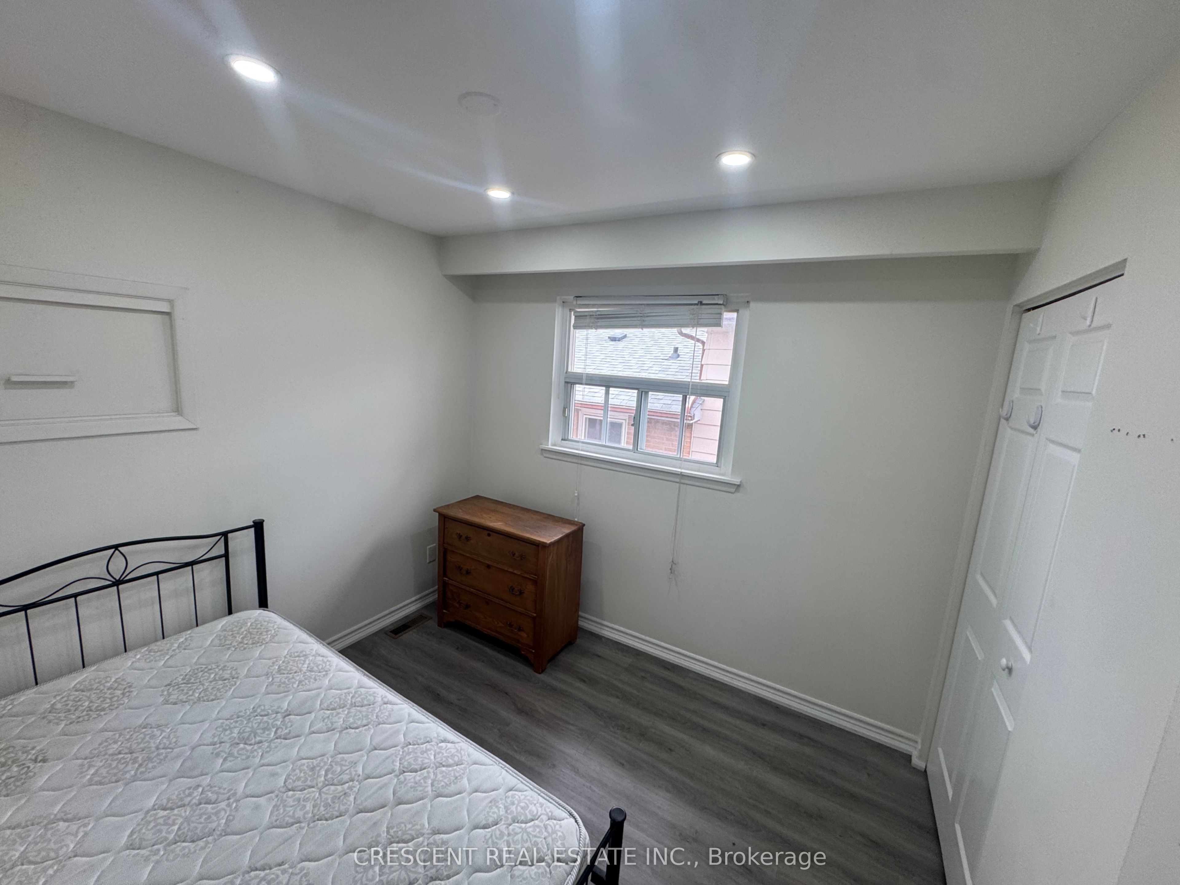 400 Pinemeadow Avenue Upper Property Photo 7