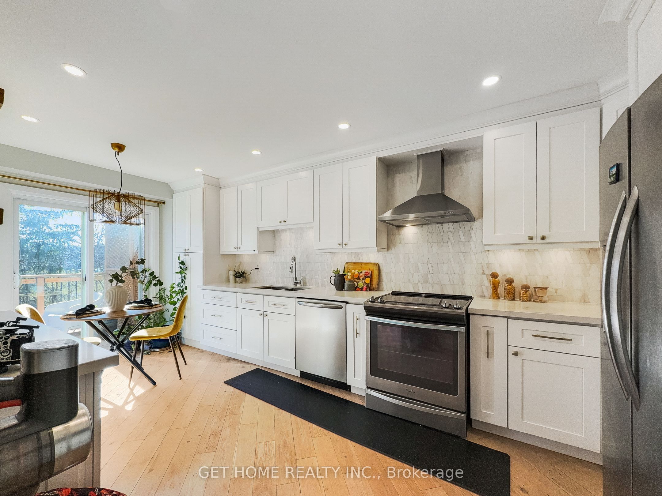 450 Levanna Lane Property Photo