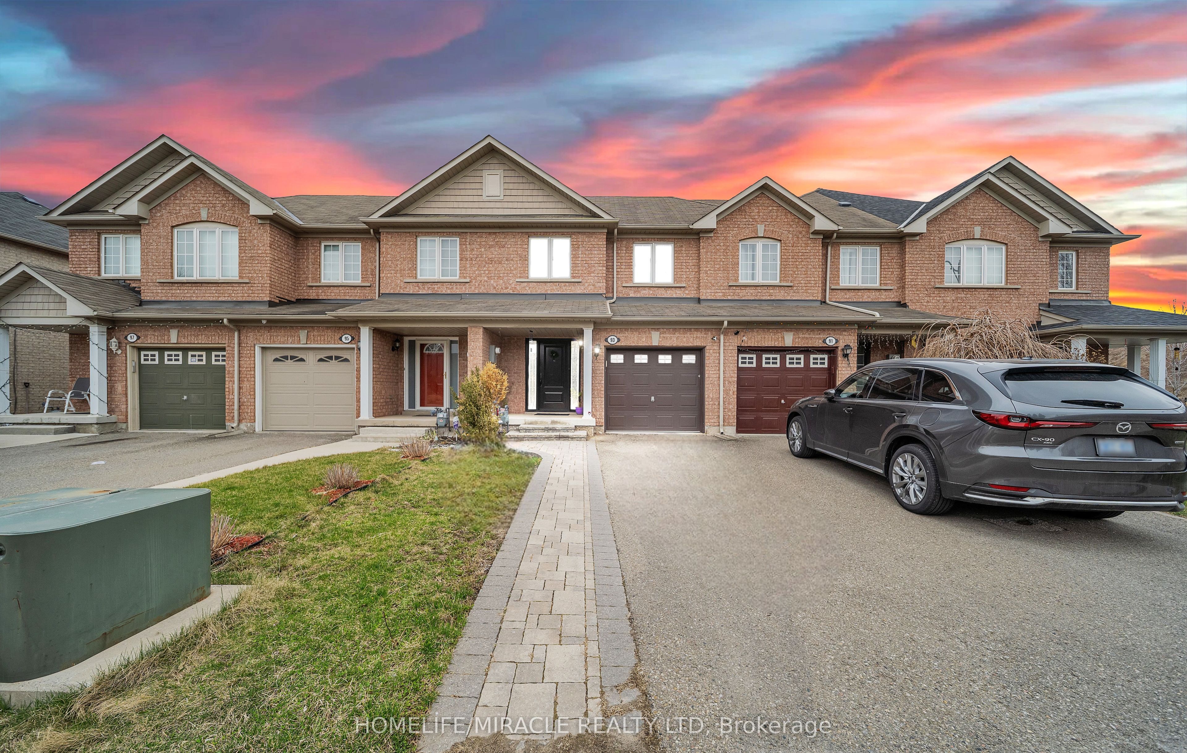 93 Crystal Glen Crescent Property Photo 1