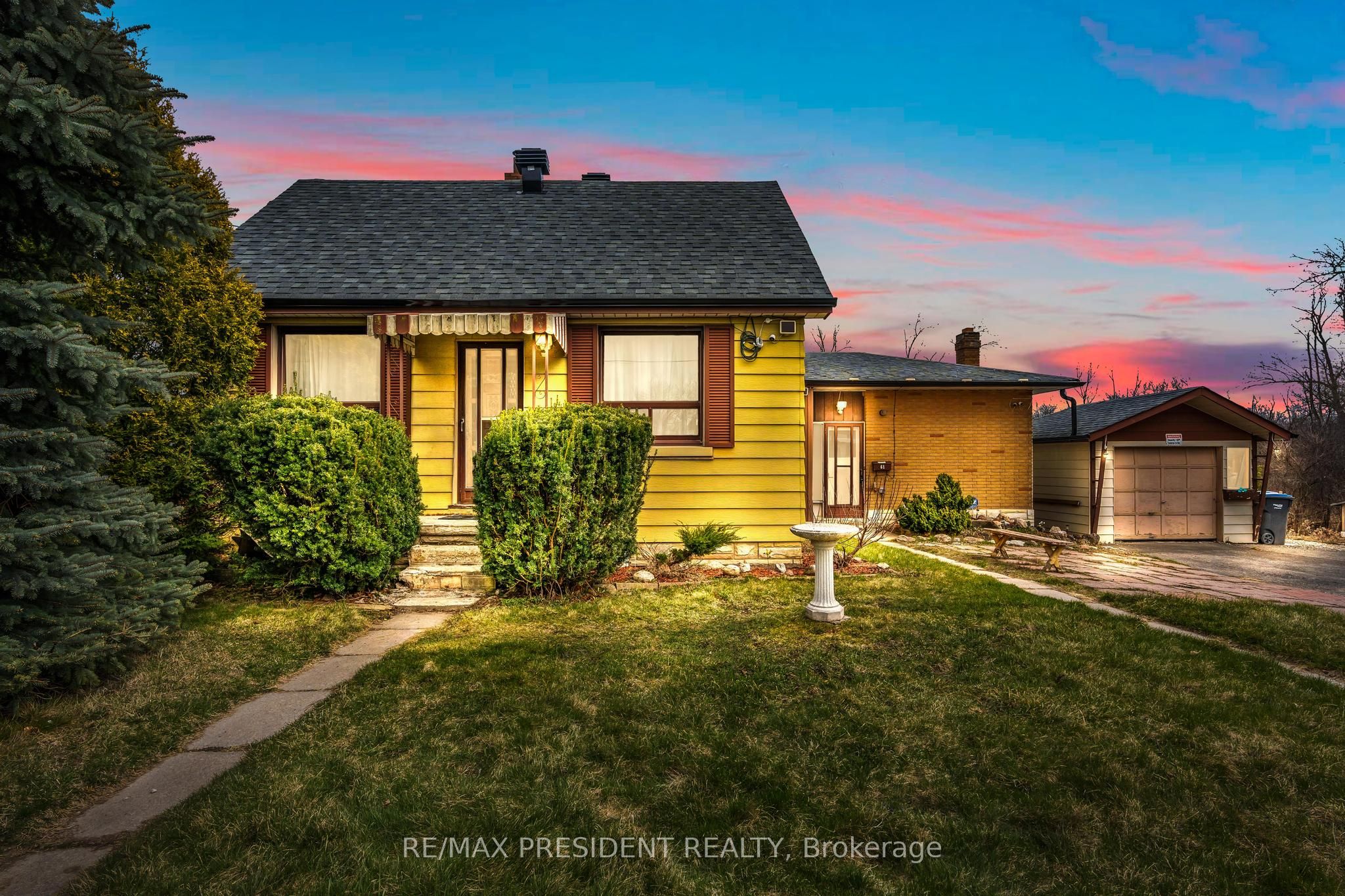 61 Royce Avenue Property Photo 1