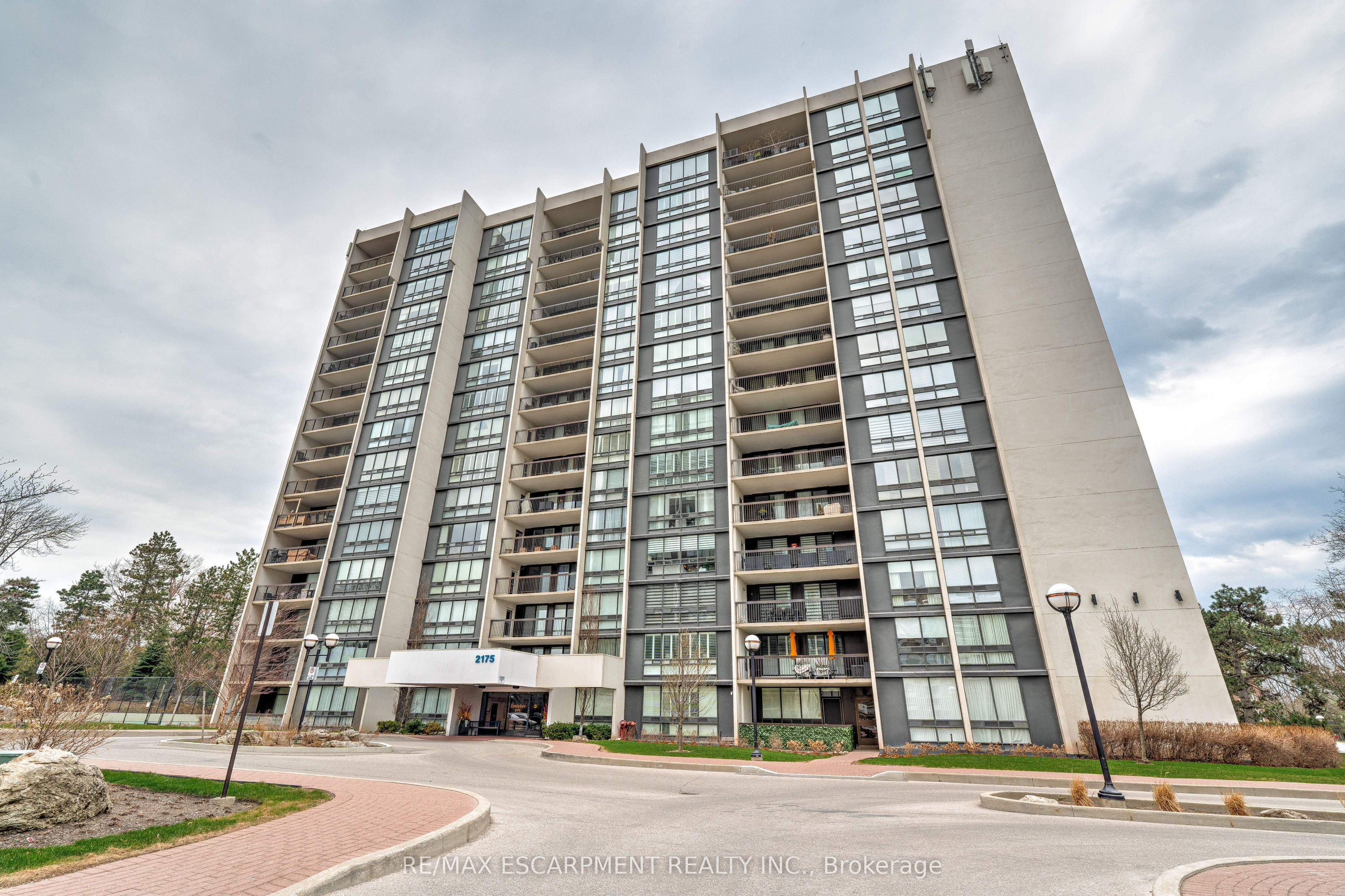 1001 Br Bronte Real Estate Listings Main Image