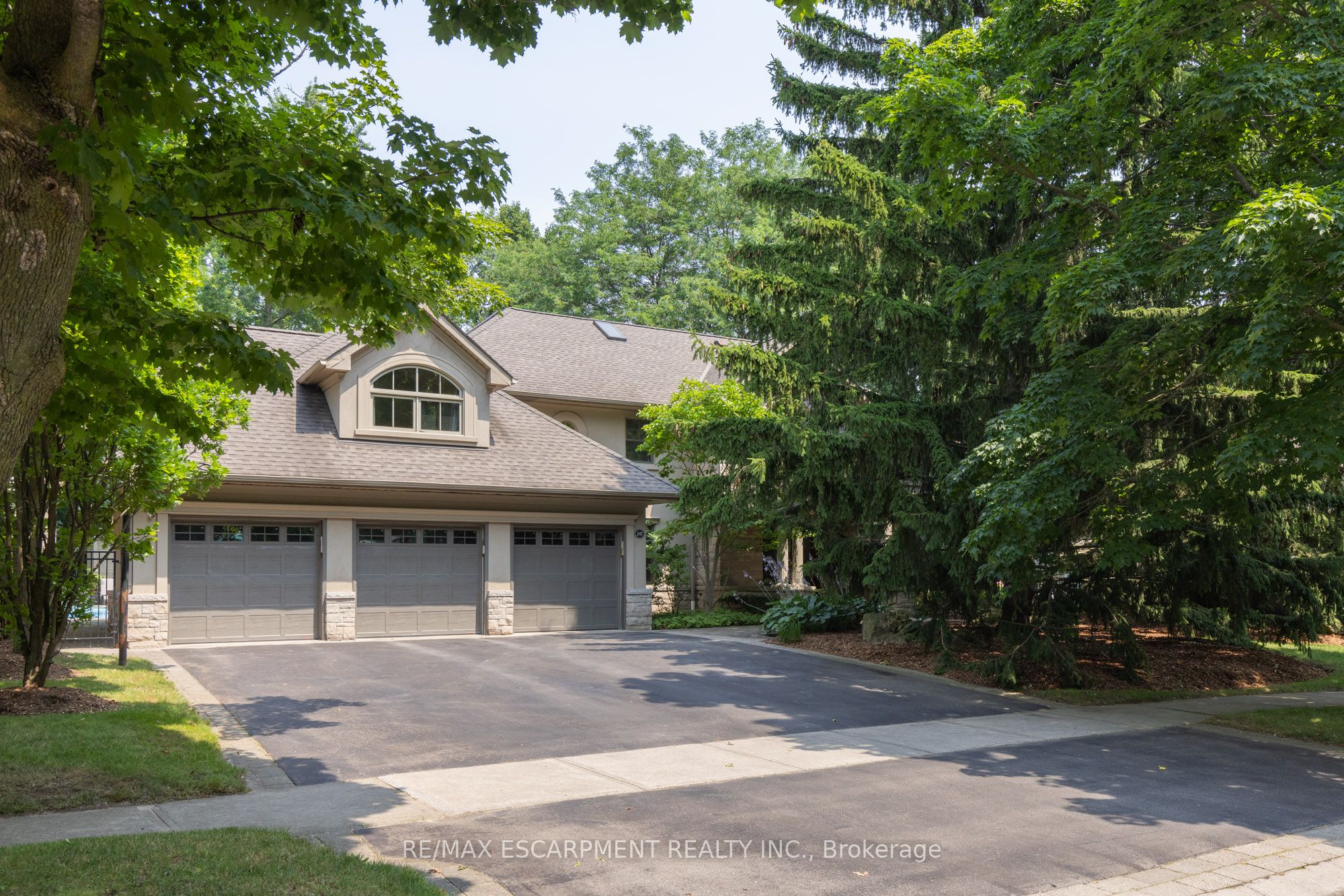 247 Colchester Drive Property Photo