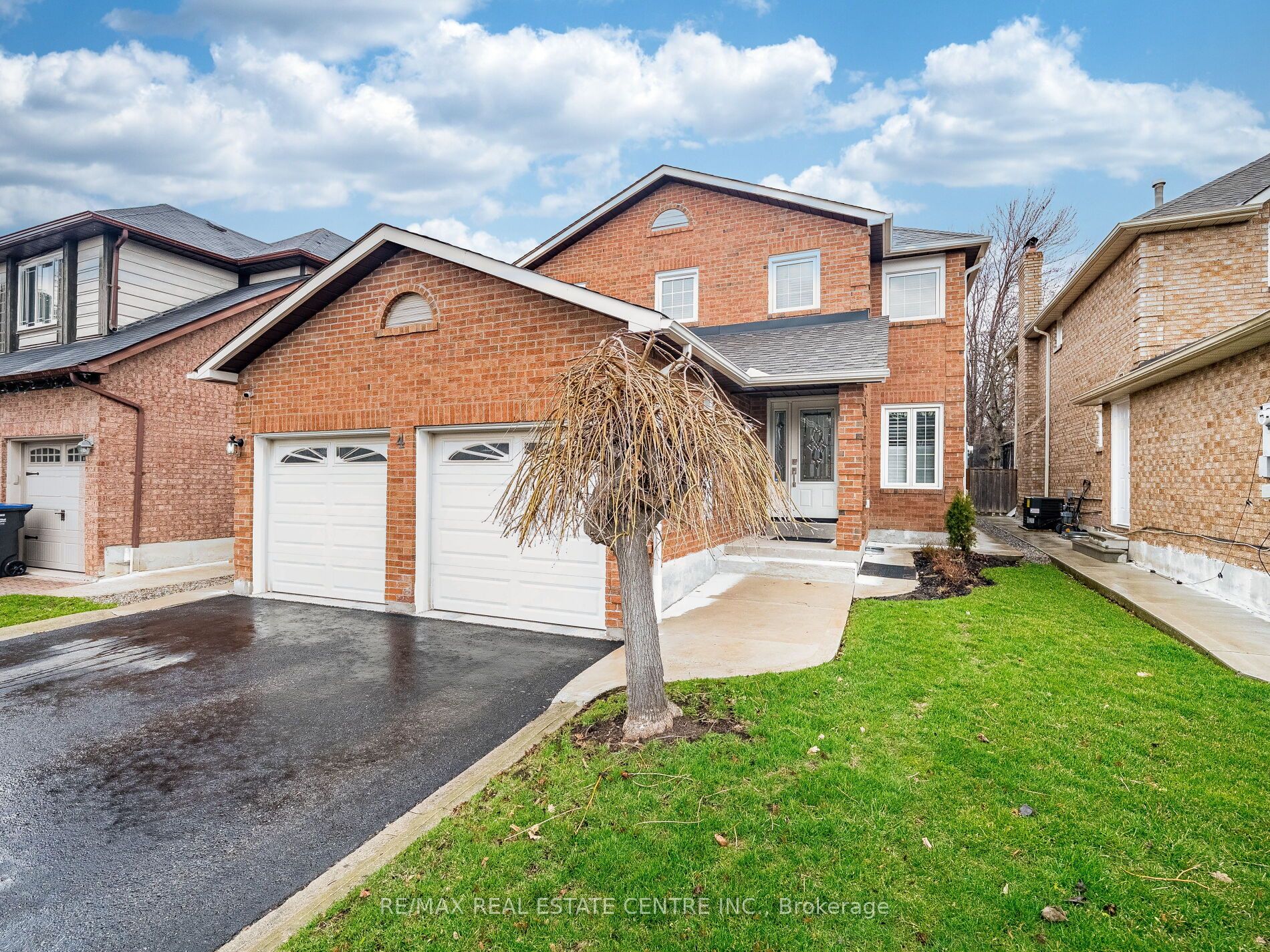 4 Lord Simcoe Drive Property Photo 1