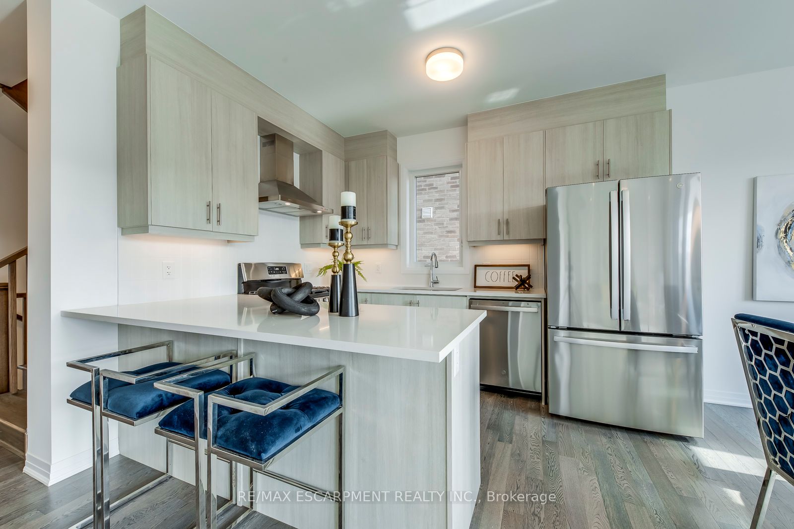 3262 Crystal Dr Property Photo 8