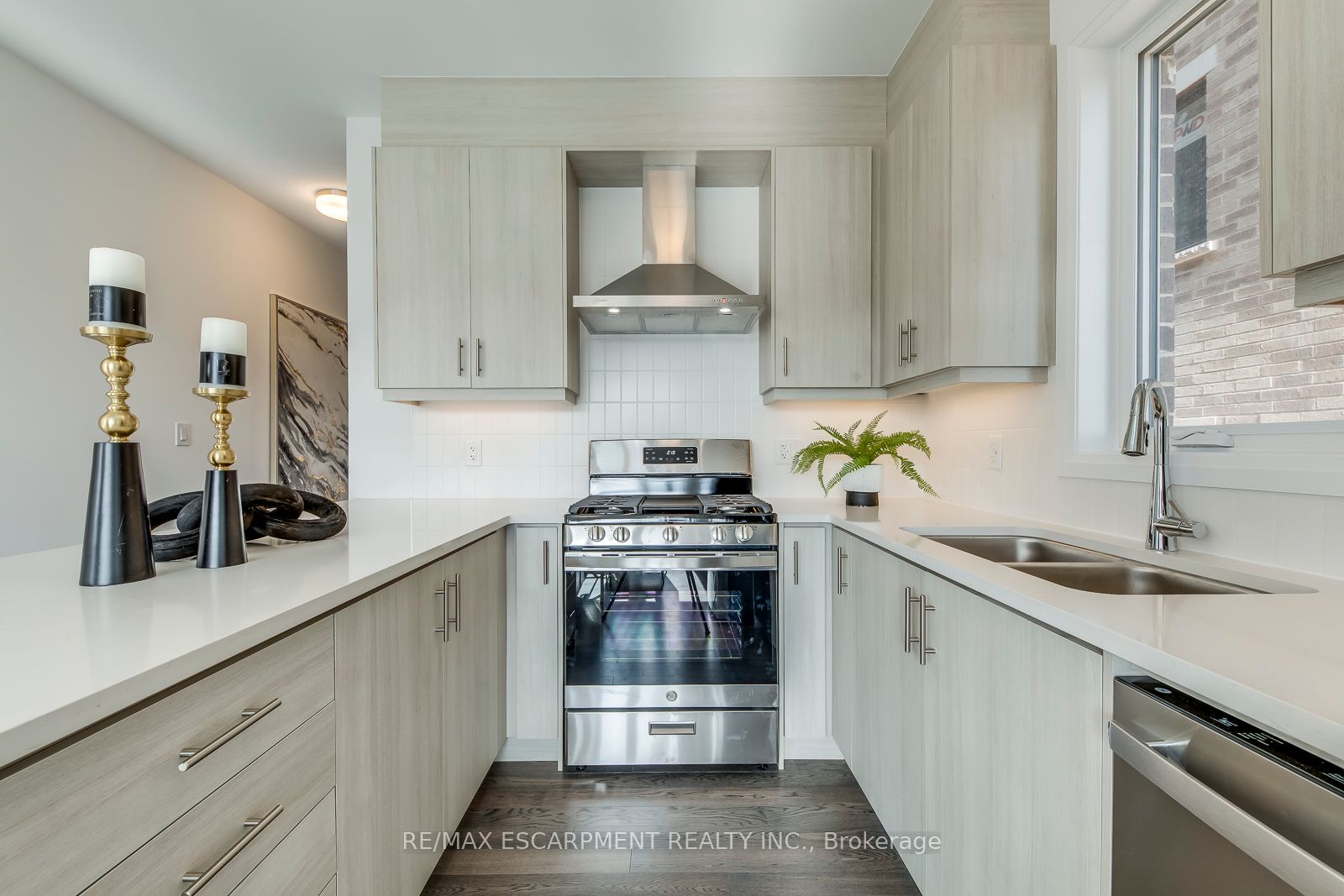 3262 Crystal Dr Property Photo 9