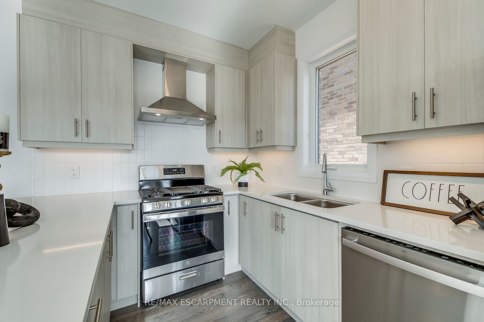 3262 Crystal Dr Property Photo 10