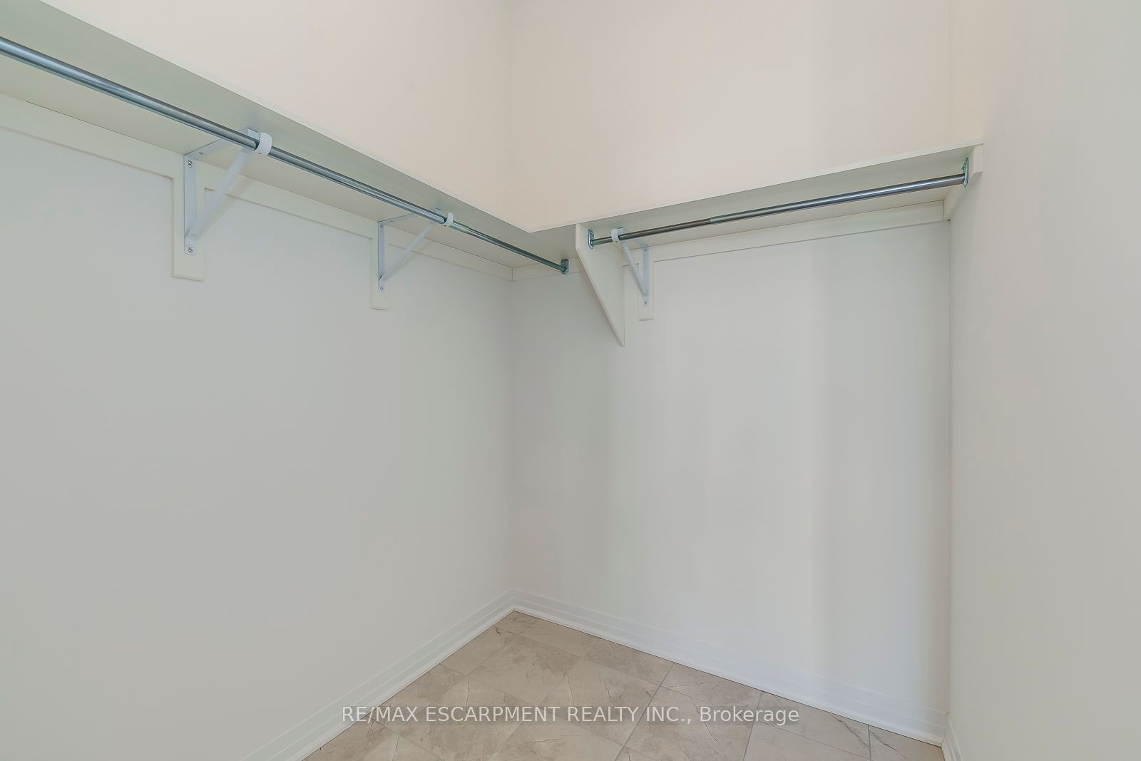 3262 Crystal Dr Property Photo 16