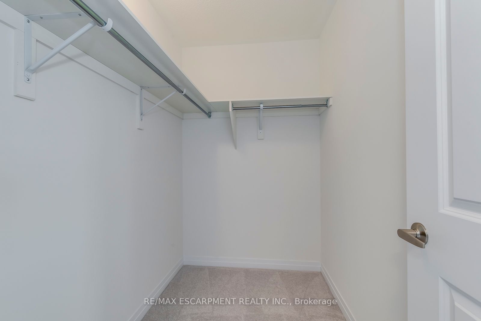 3262 Crystal Dr Property Photo 34