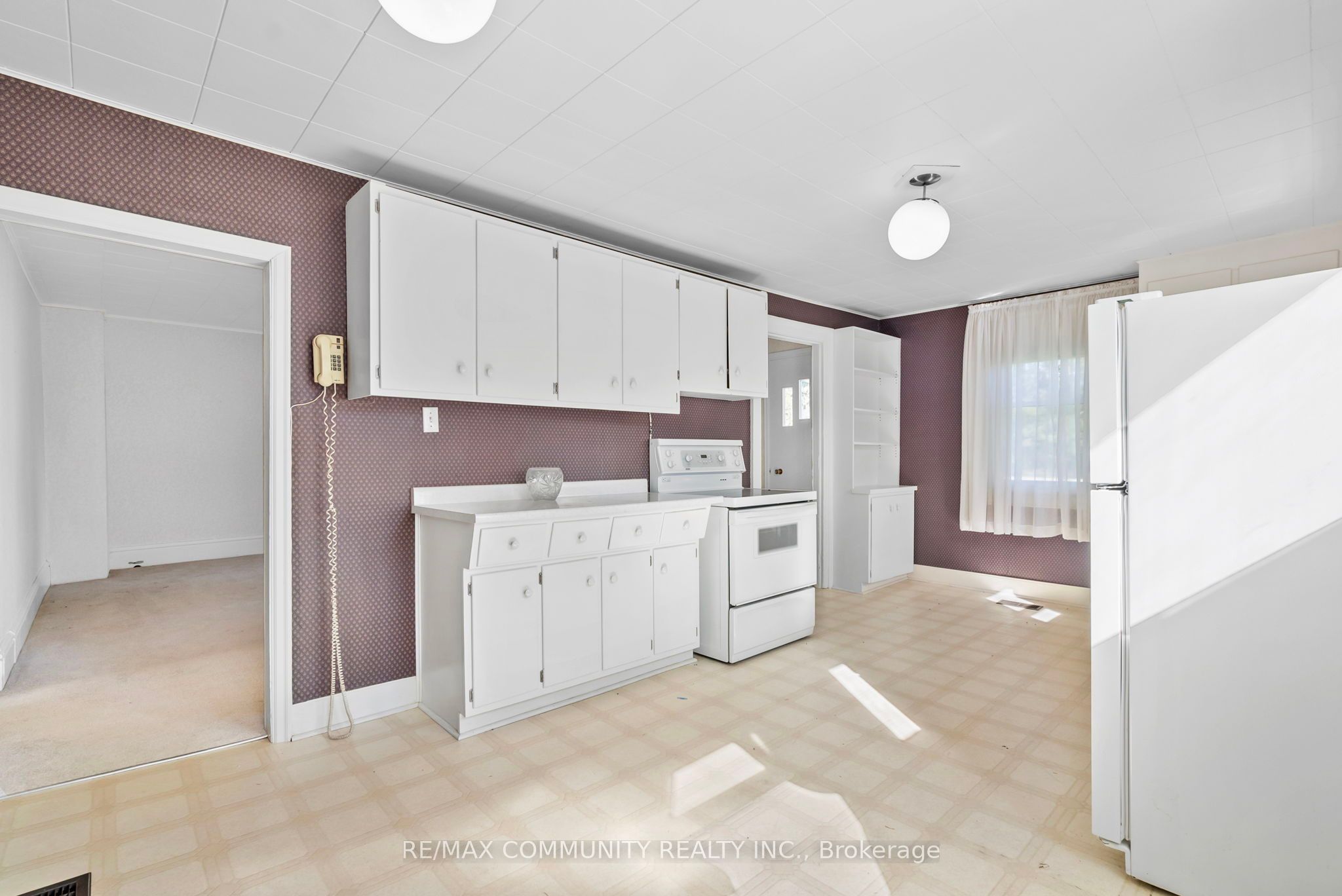 9850 Columbia Way Property Photo 7
