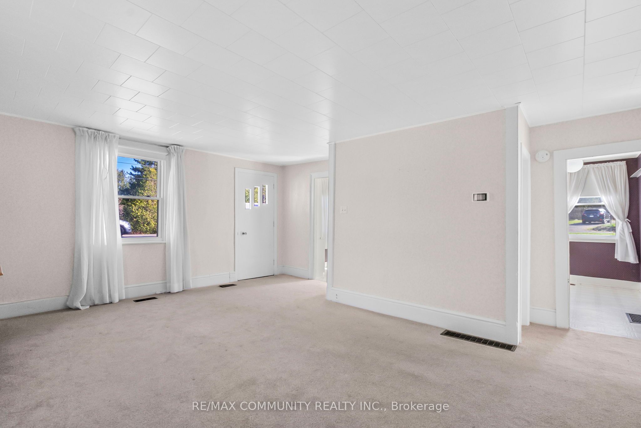 9850 Columbia Way Property Photo 16