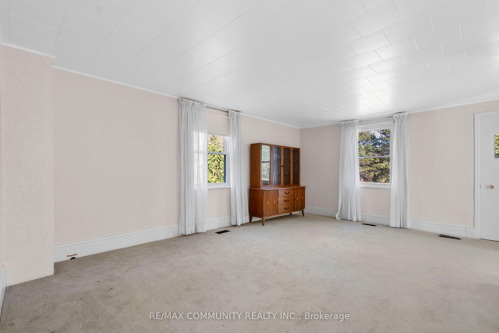 9850 Columbia Way Property Photo 17