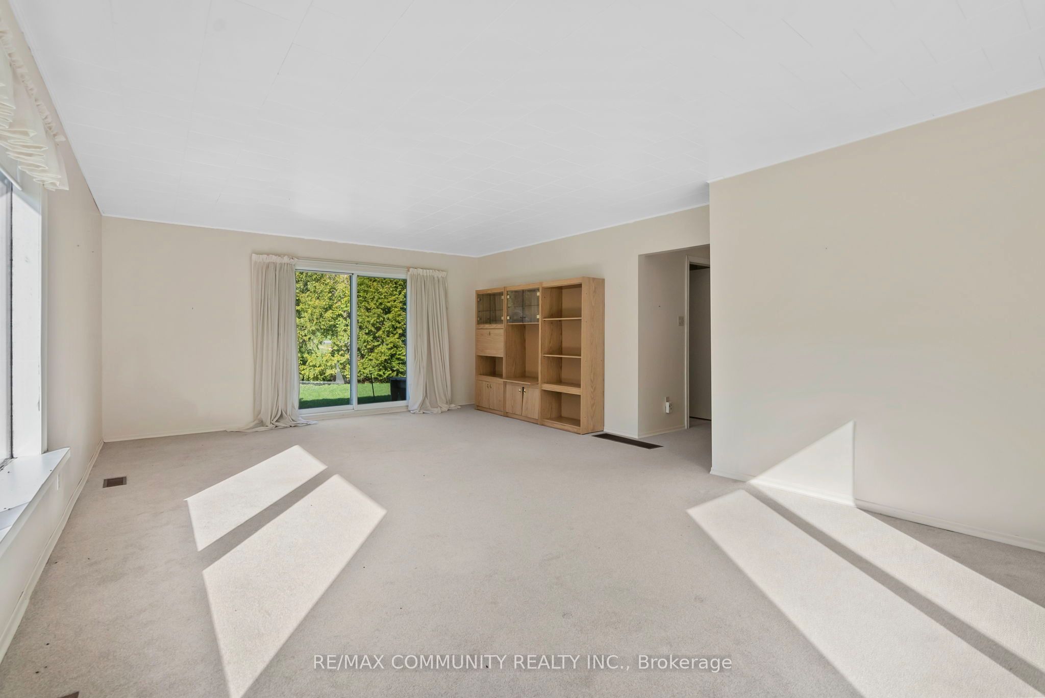 9850 Columbia Way Property Photo 25