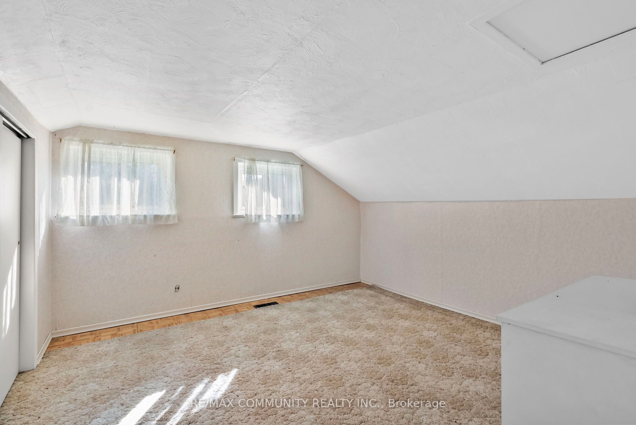 9850 Columbia Way Property Photo 31