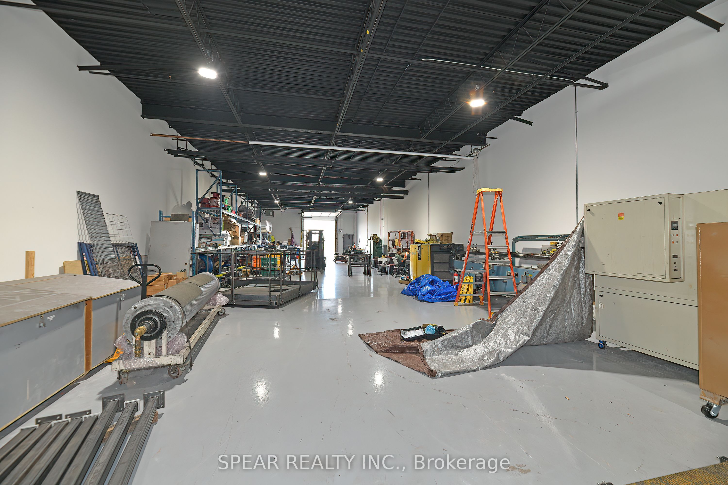 35 Stoffel Drive W 13 Property Photo 3