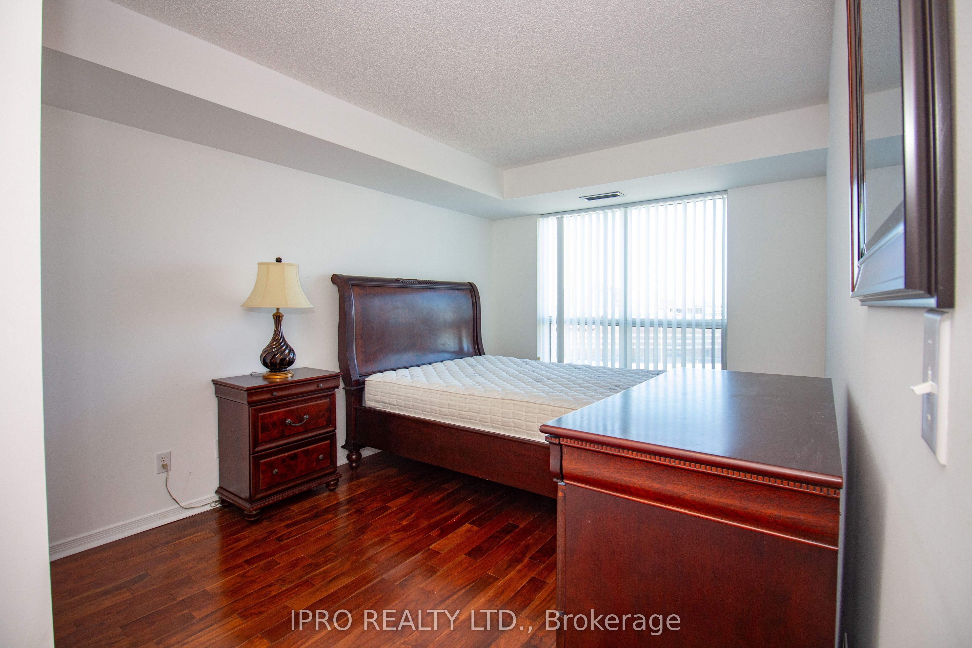2545 Erin Centre Boulevard 806 Property Photo 8