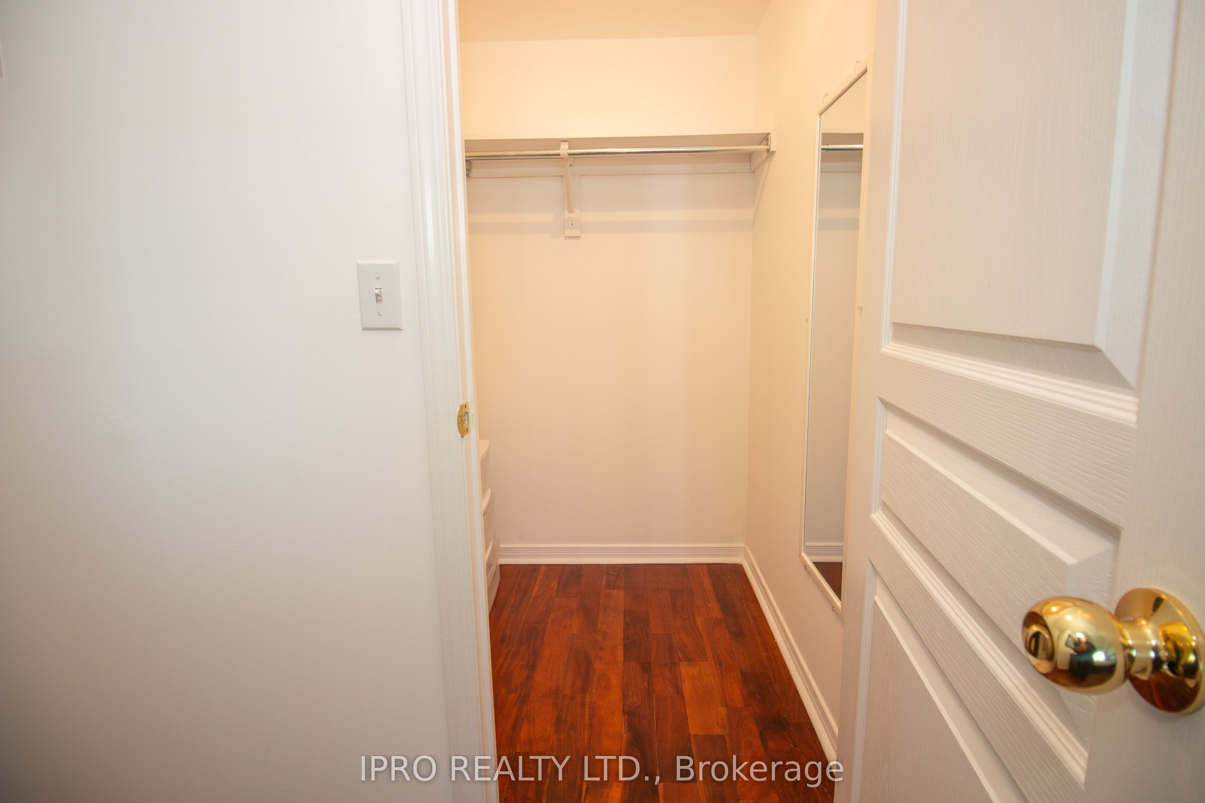 2545 Erin Centre Boulevard 806 Property Photo 10