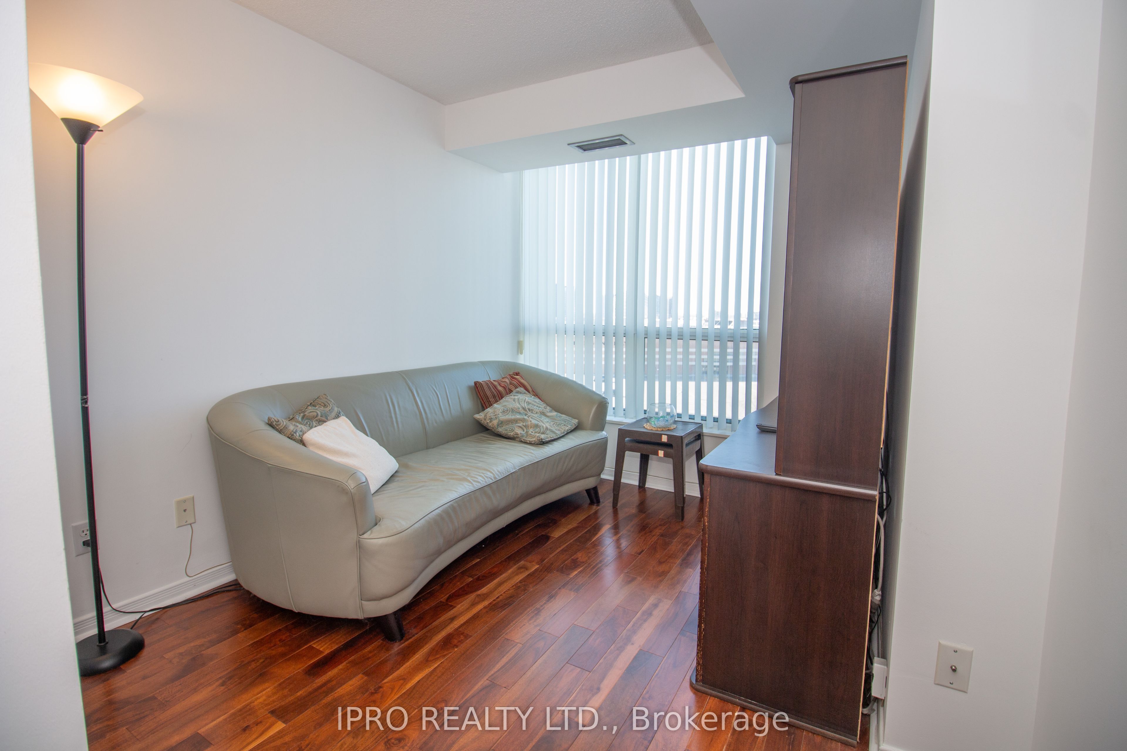 2545 Erin Centre Boulevard 806 Property Photo 12
