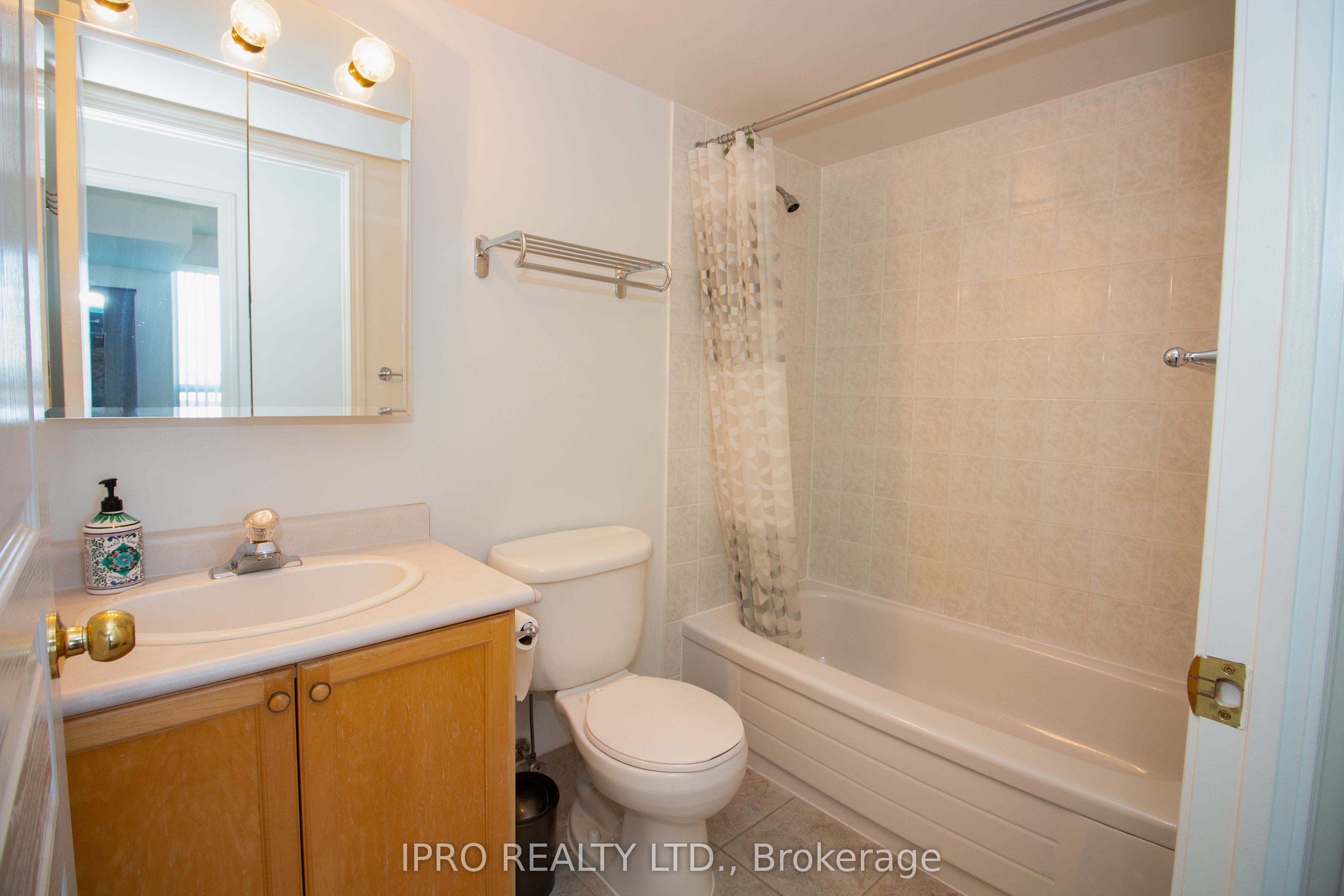 2545 Erin Centre Boulevard 806 Property Photo 13