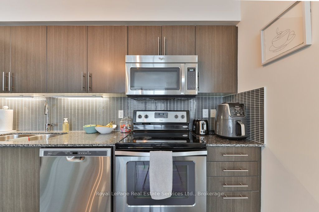 65 Speers Rd Property Photo 17