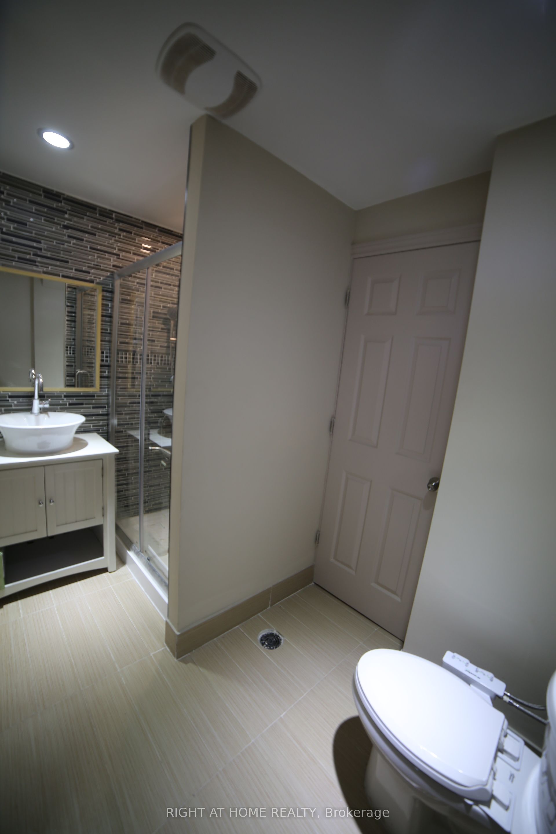46 Grovetree Road Walkout Basement Property Photo 6