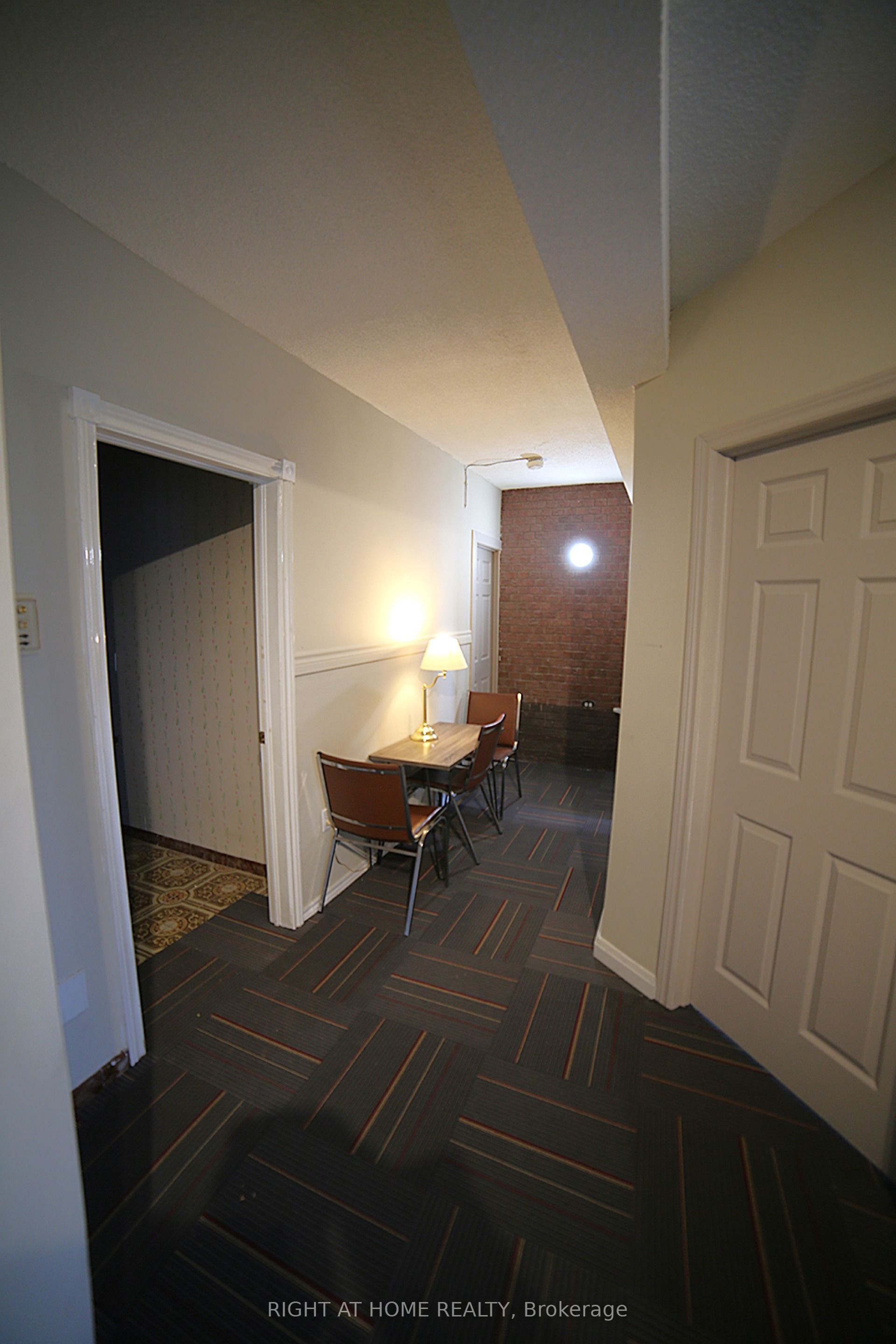 46 Grovetree Road Walkout Basement Property Photo 8