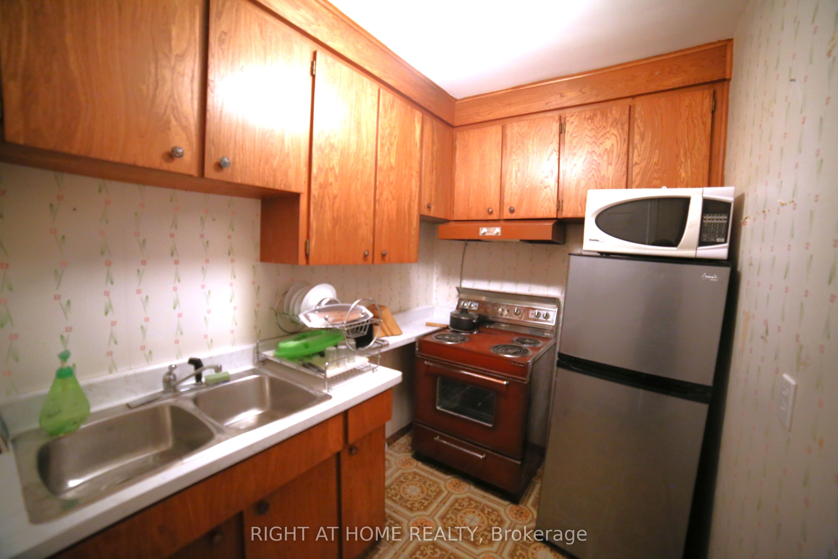 46 Grovetree Road Walkout Basement Property Photo 9