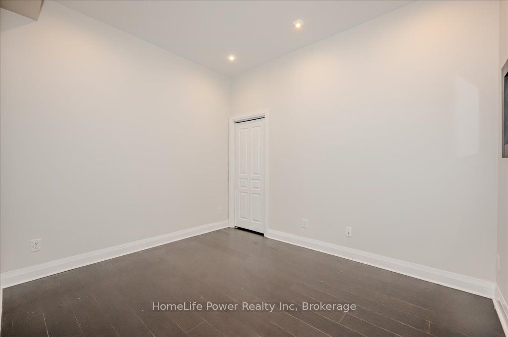 1 Hurontario Street 2001 Property Photo 33