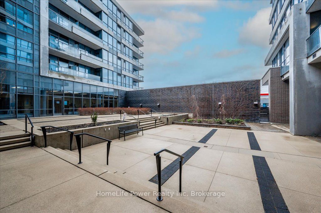 1 Hurontario Street 2001 Property Photo 45