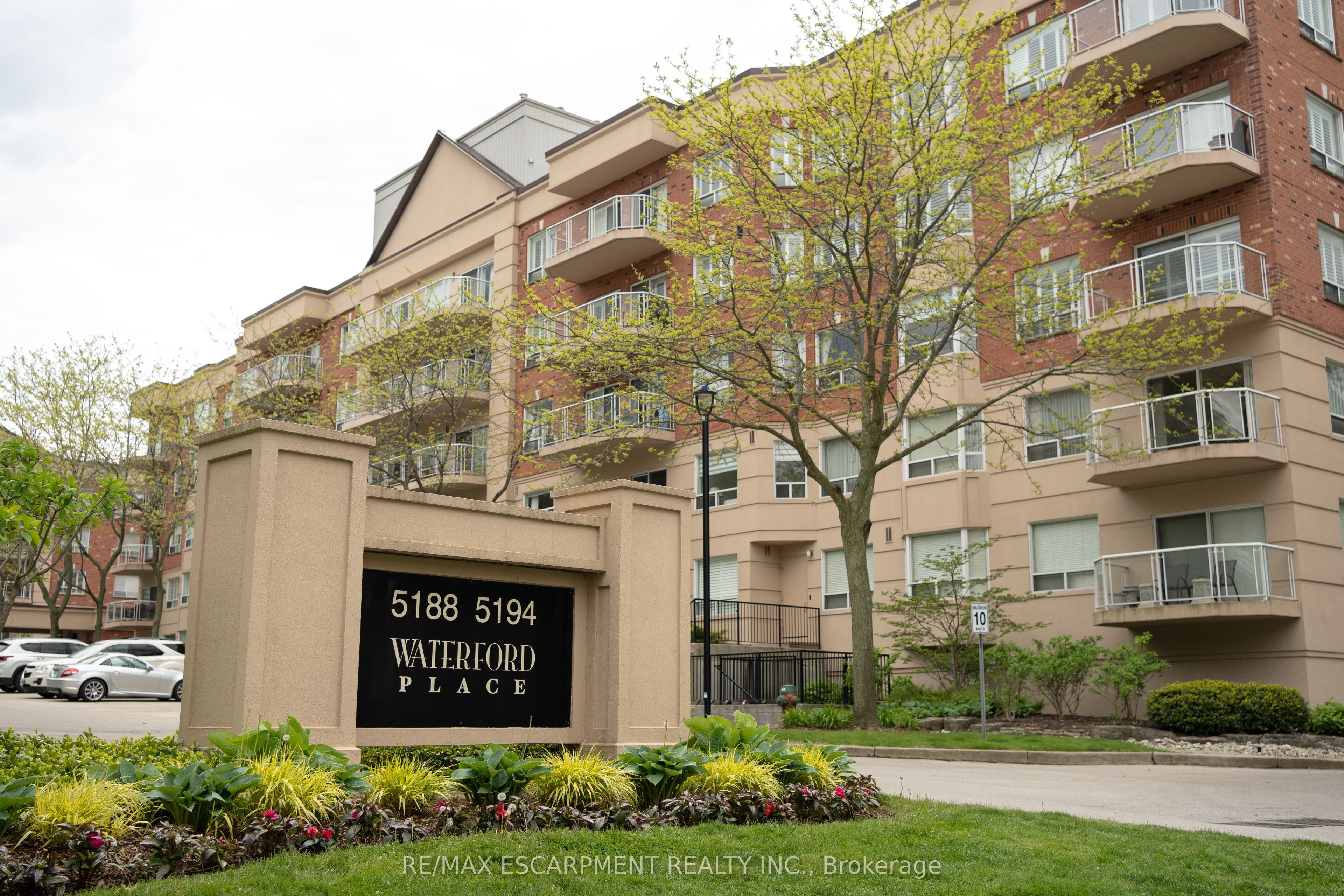5188 Lake Shore Rd Property Photo 1
