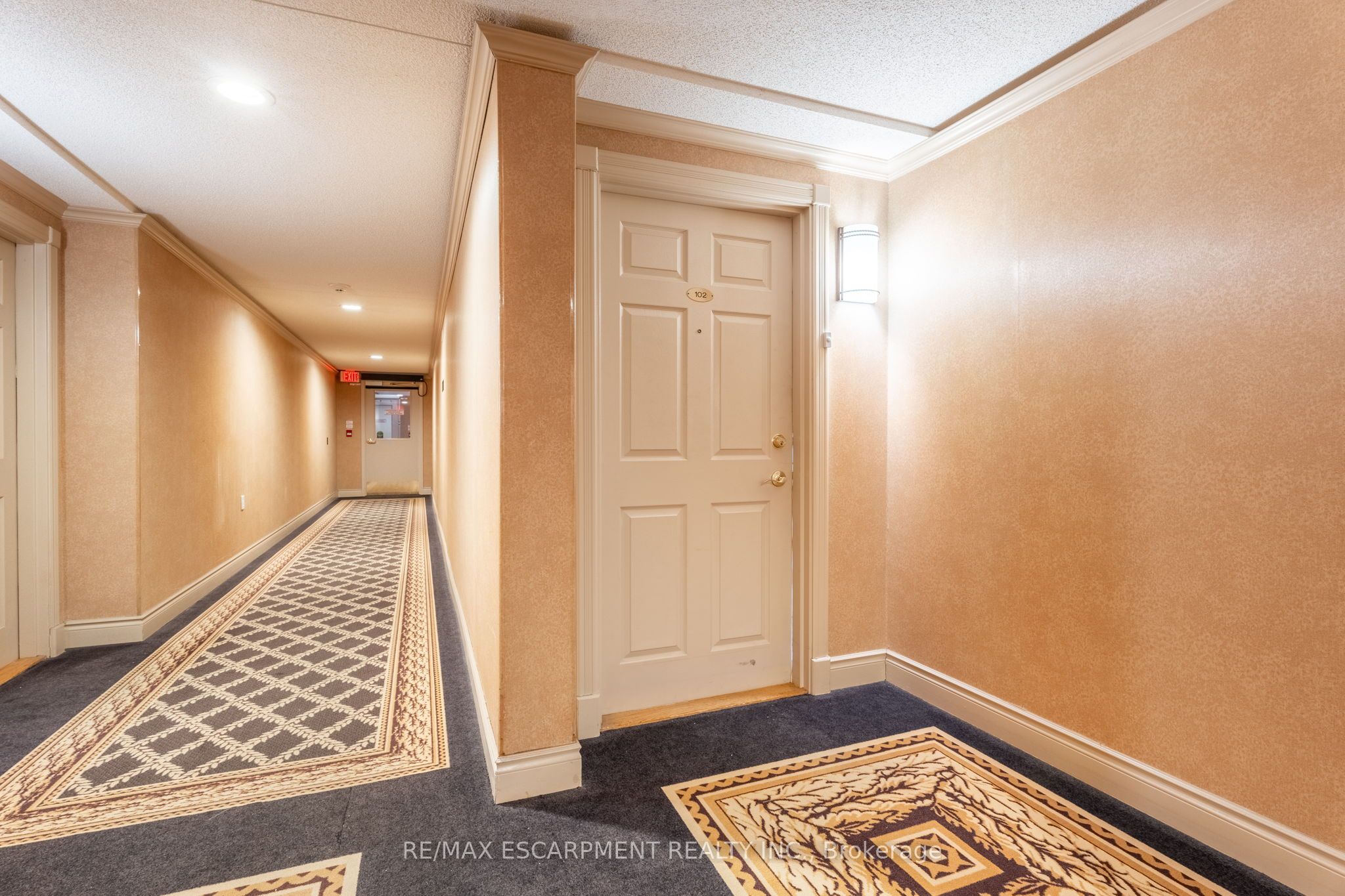 5188 Lake Shore Rd Property Photo 6