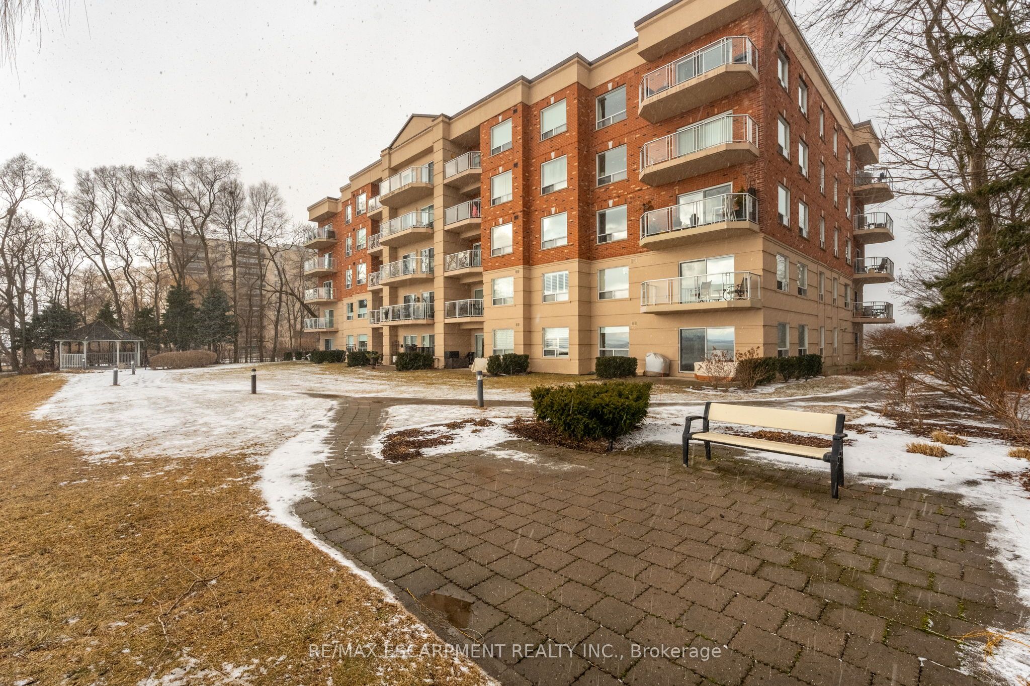 5188 Lake Shore Rd Property Photo 8