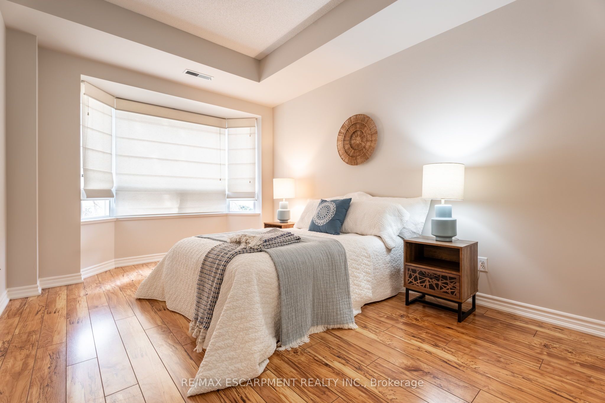 5188 Lake Shore Rd Property Photo 11
