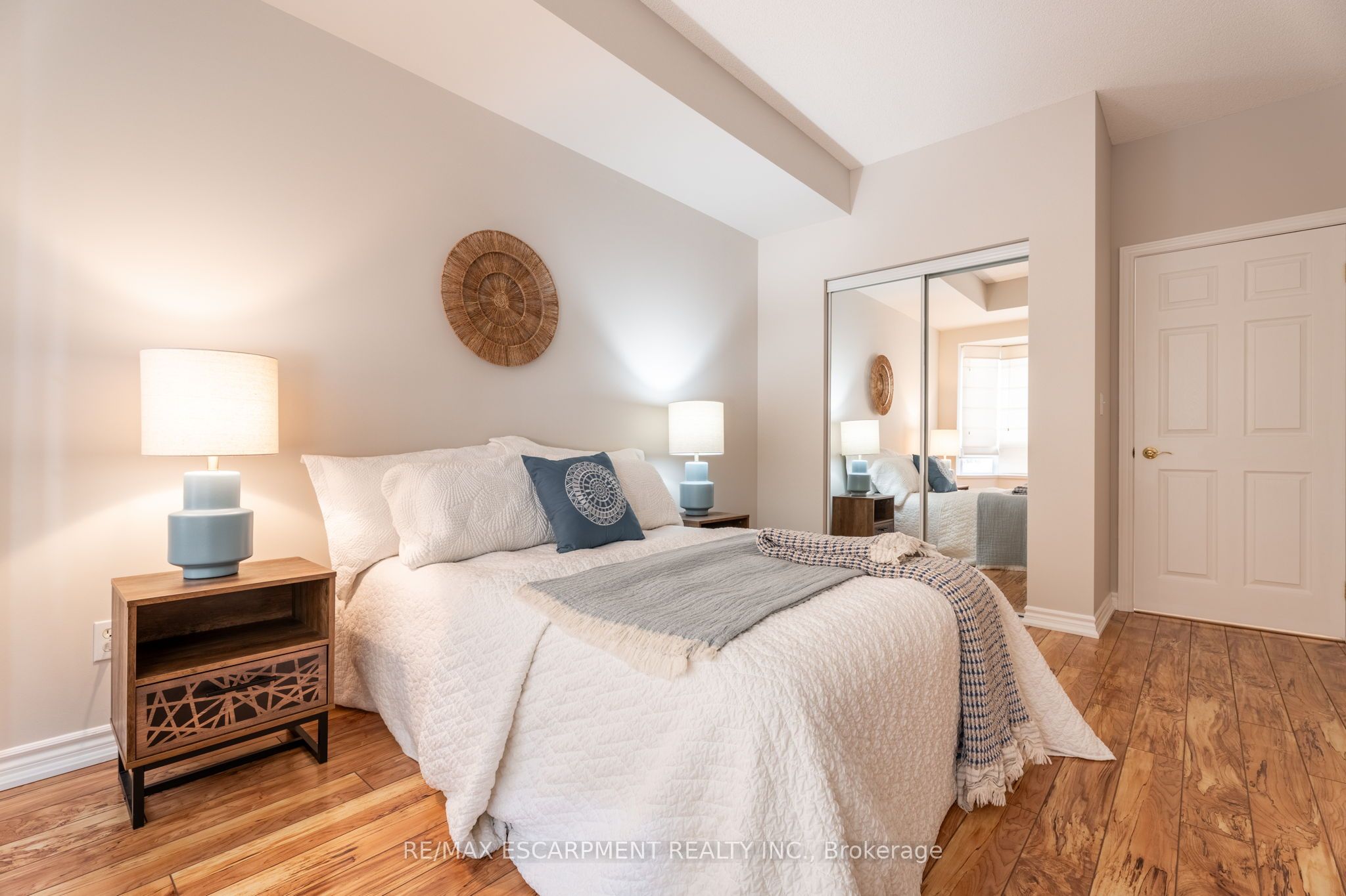 5188 Lake Shore Rd Property Photo 13