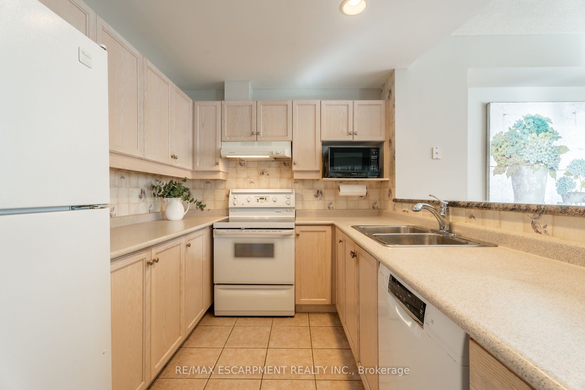 5188 Lake Shore Rd Property Photo 17