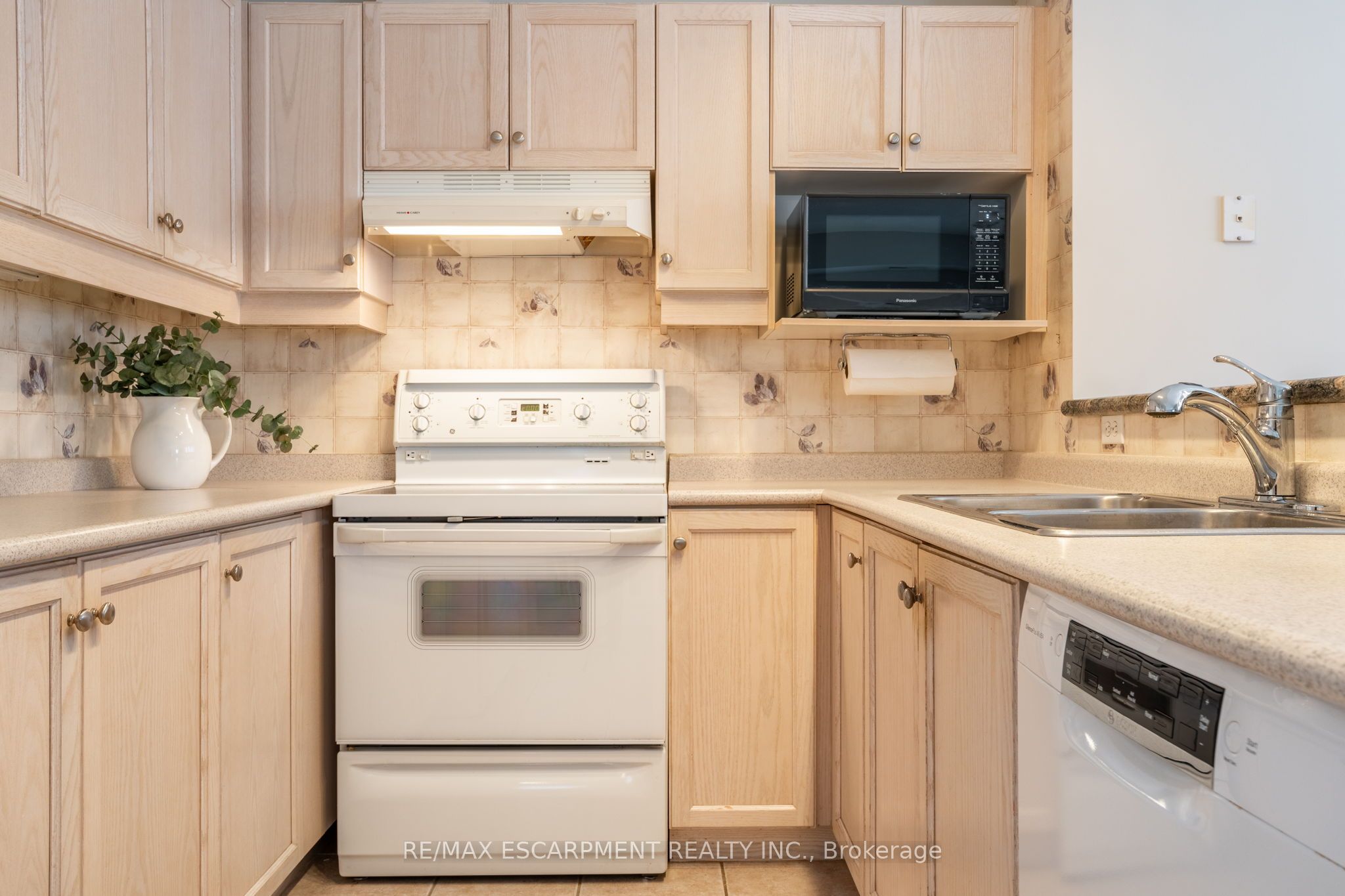 5188 Lake Shore Rd Property Photo 18
