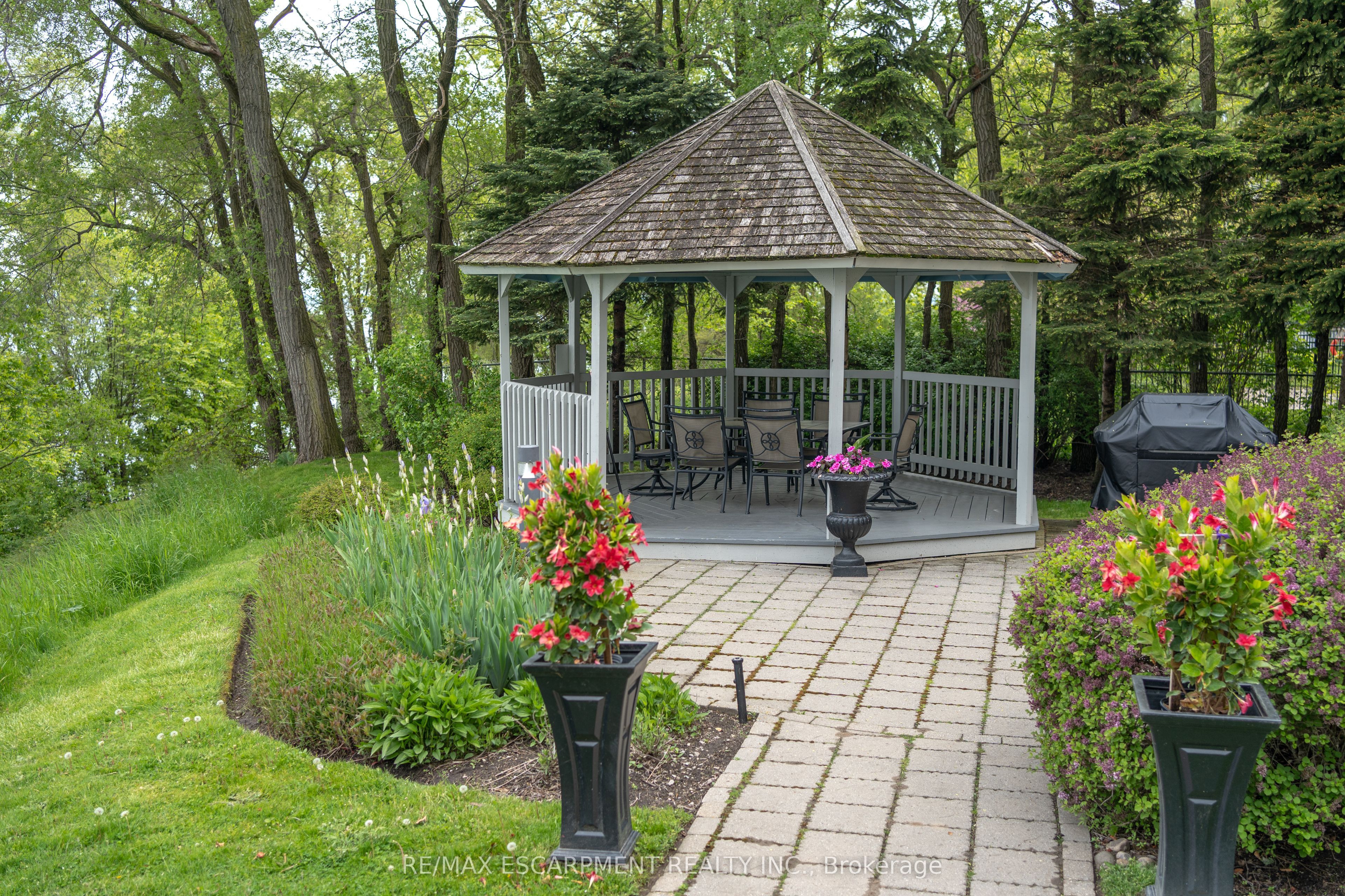 5188 Lake Shore Rd Property Photo 44