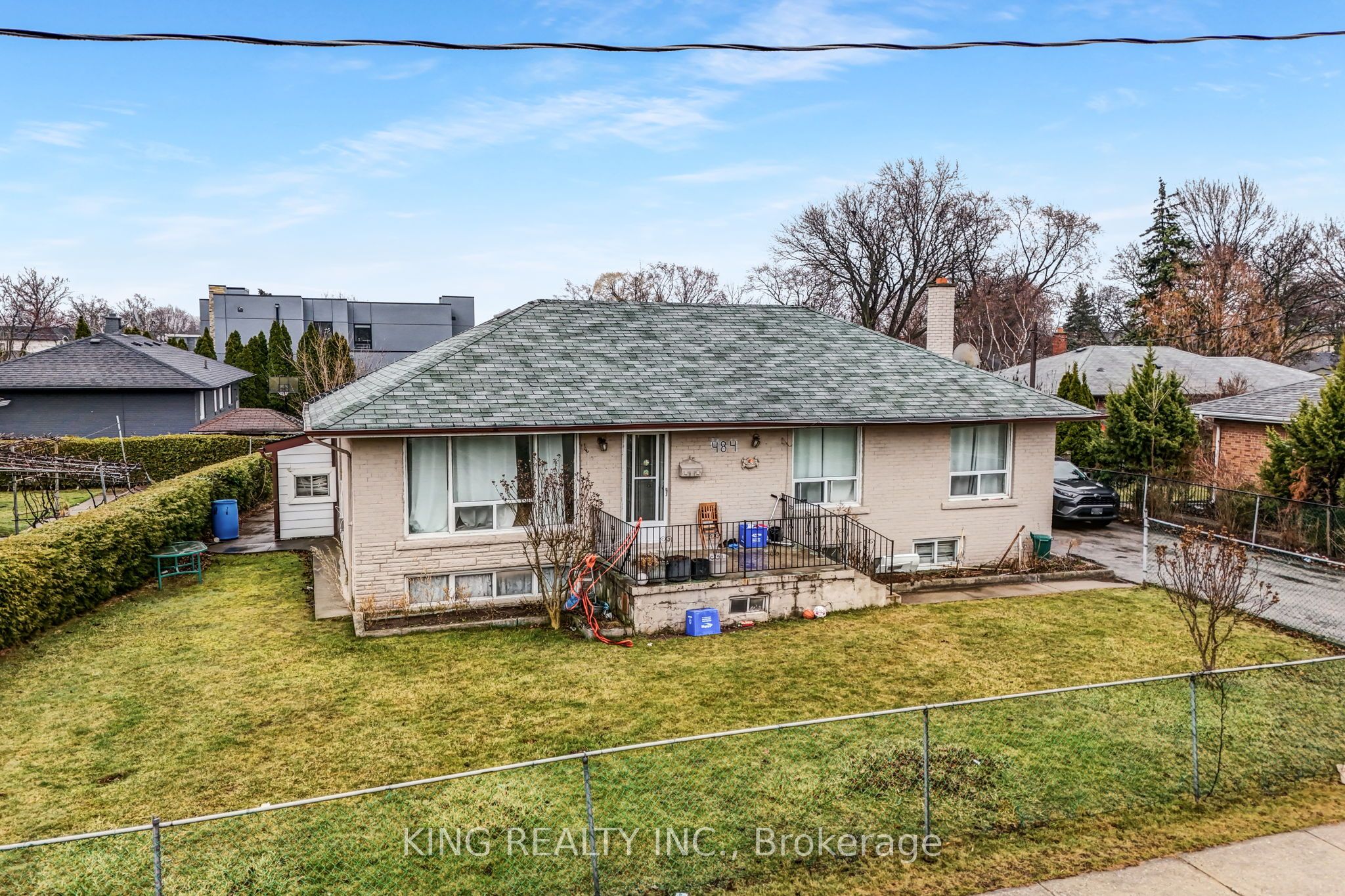 484 Pinegrove Road Property Photo 1