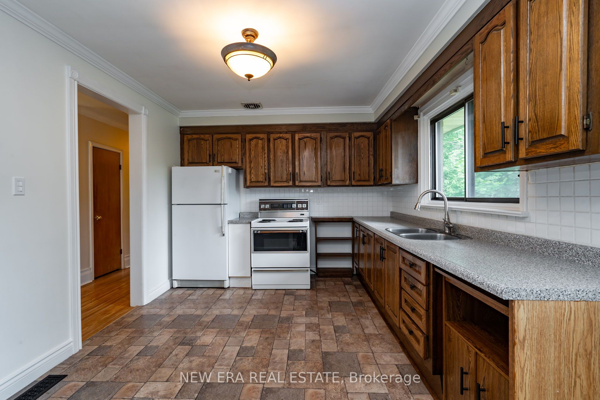 1553 Wembury Road Property Photo 11