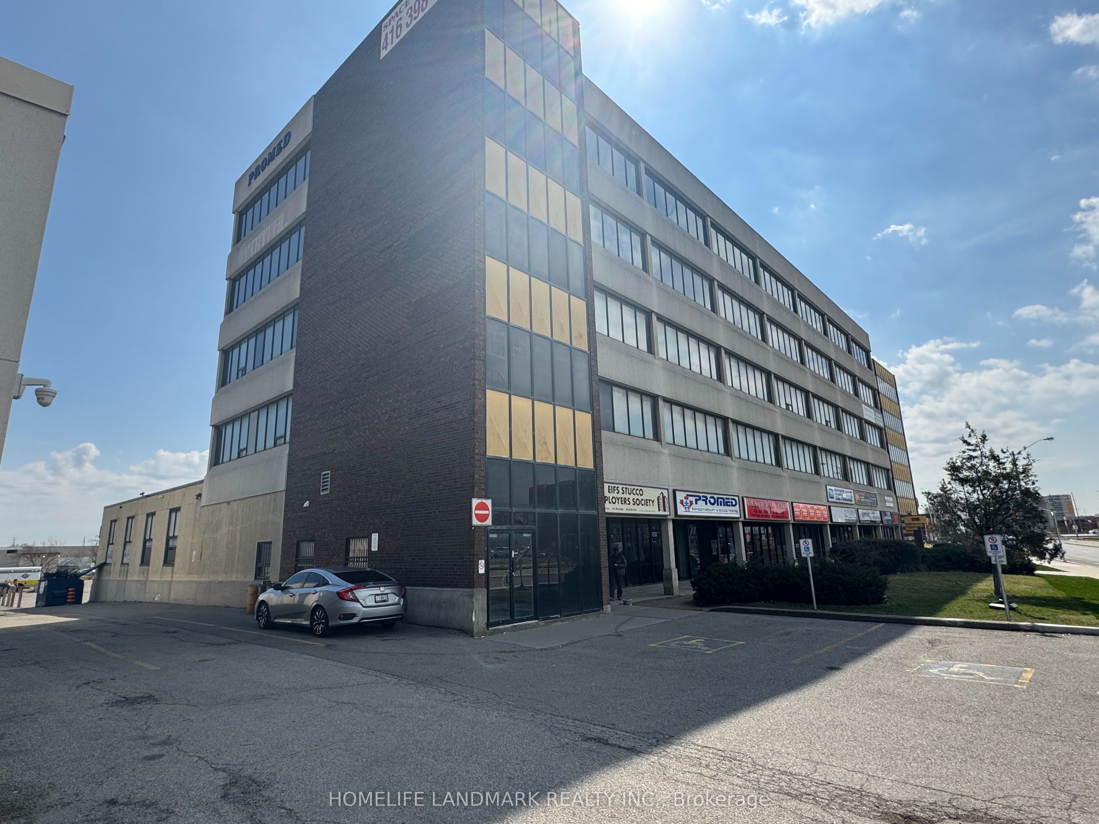 1315 Finch Avenue W Property Photo 2