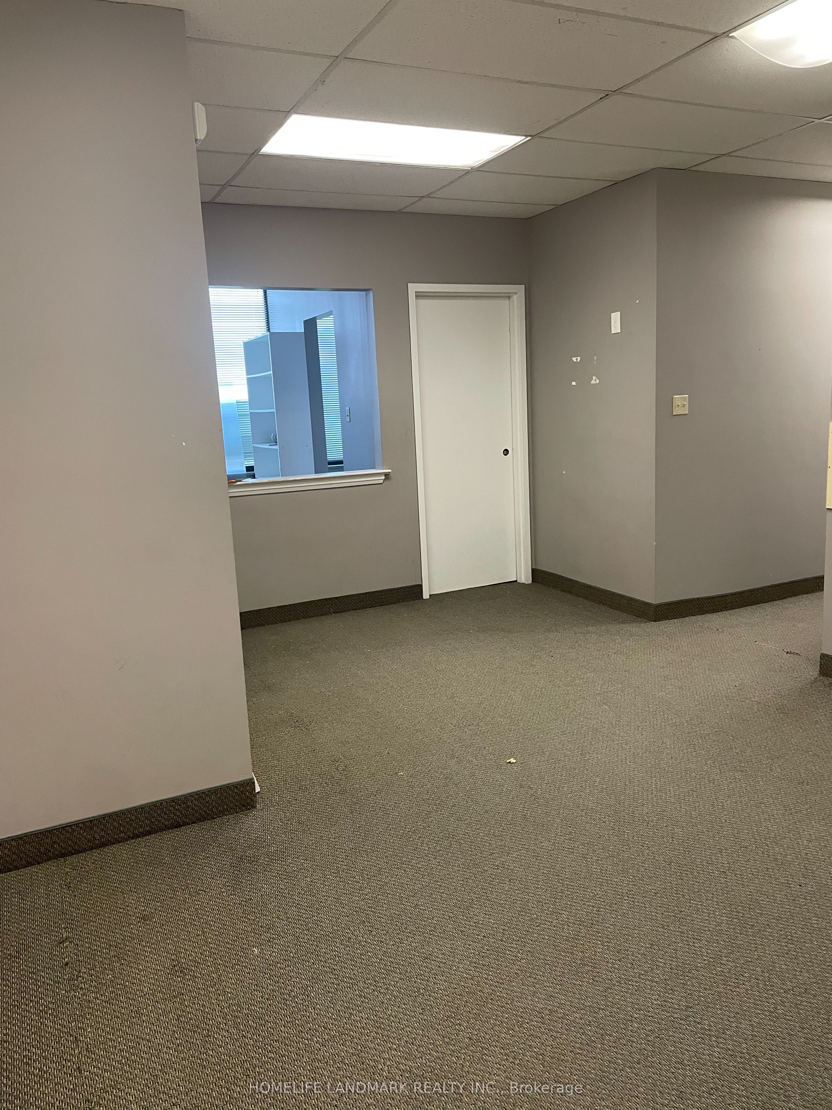 1315 Finch Avenue W Property Photo 4