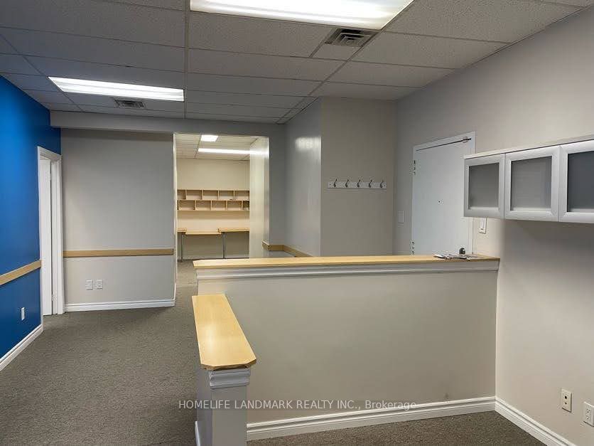 1315 Finch Avenue W Property Photo 7