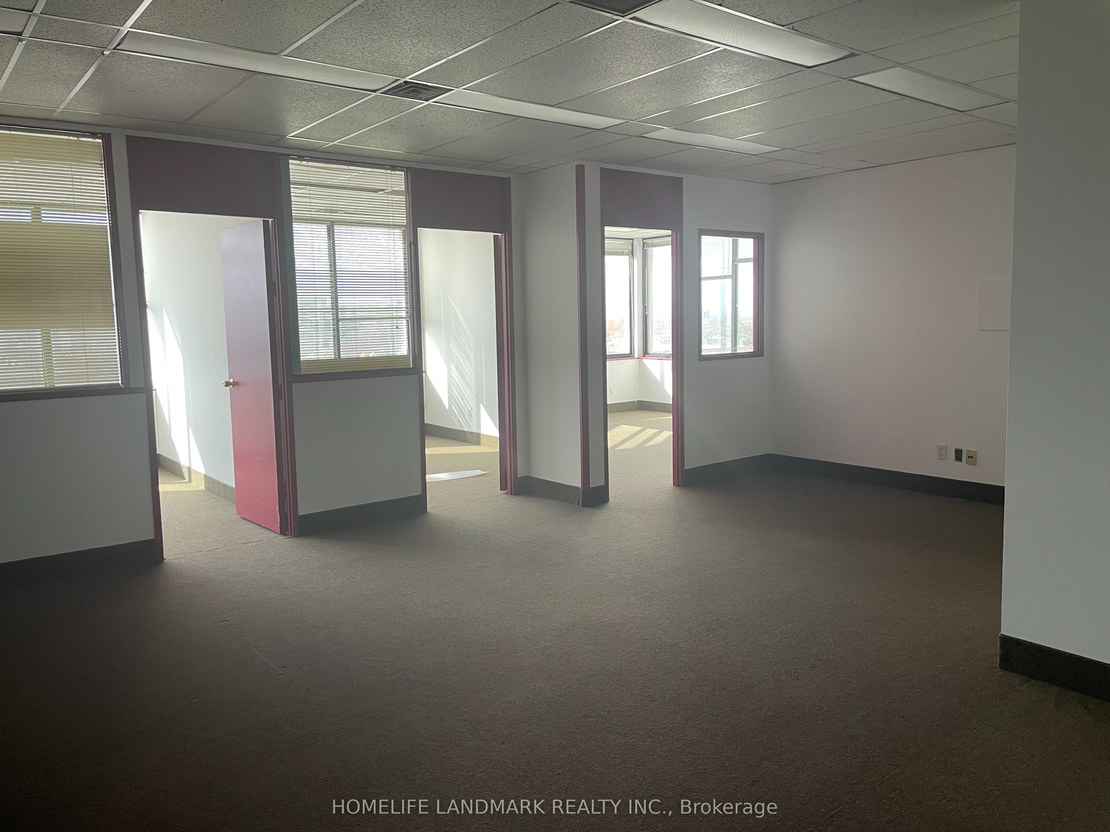 1315 Finch Avenue W Property Photo 8