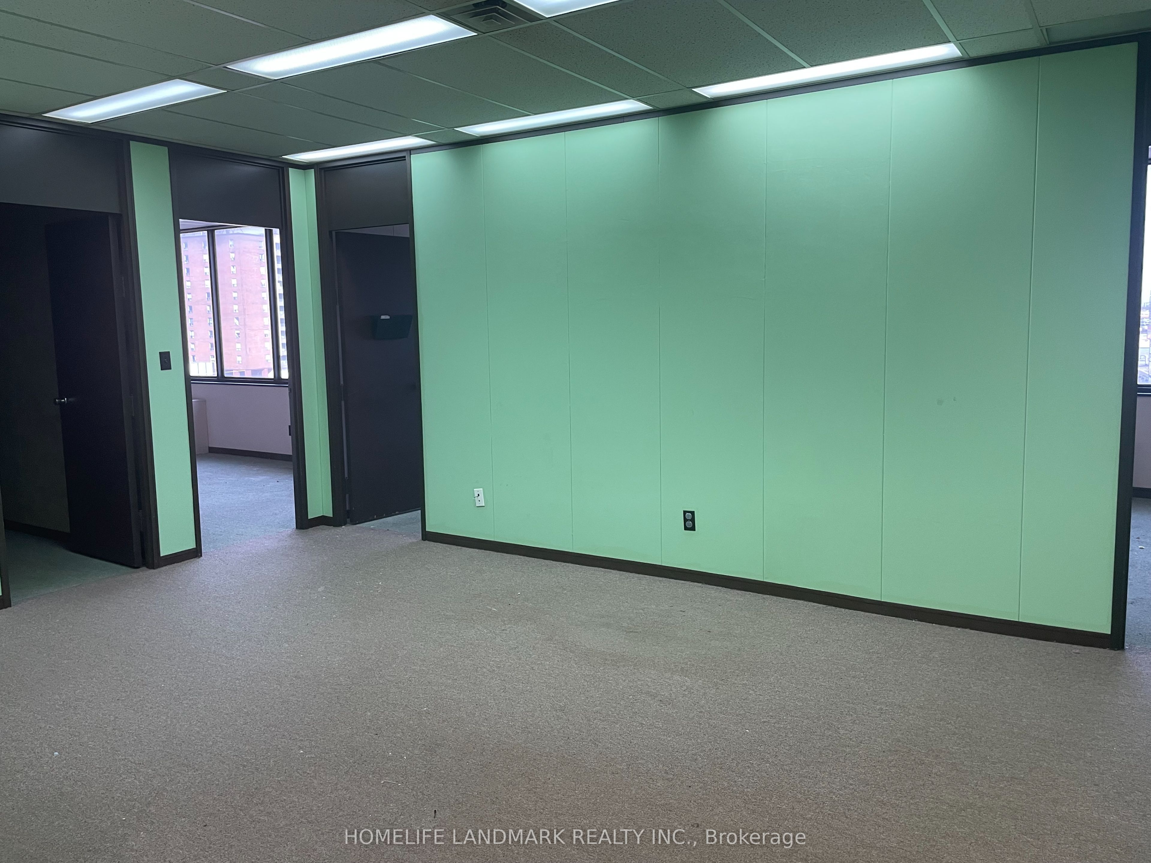 1315 Finch Avenue W Property Photo 9