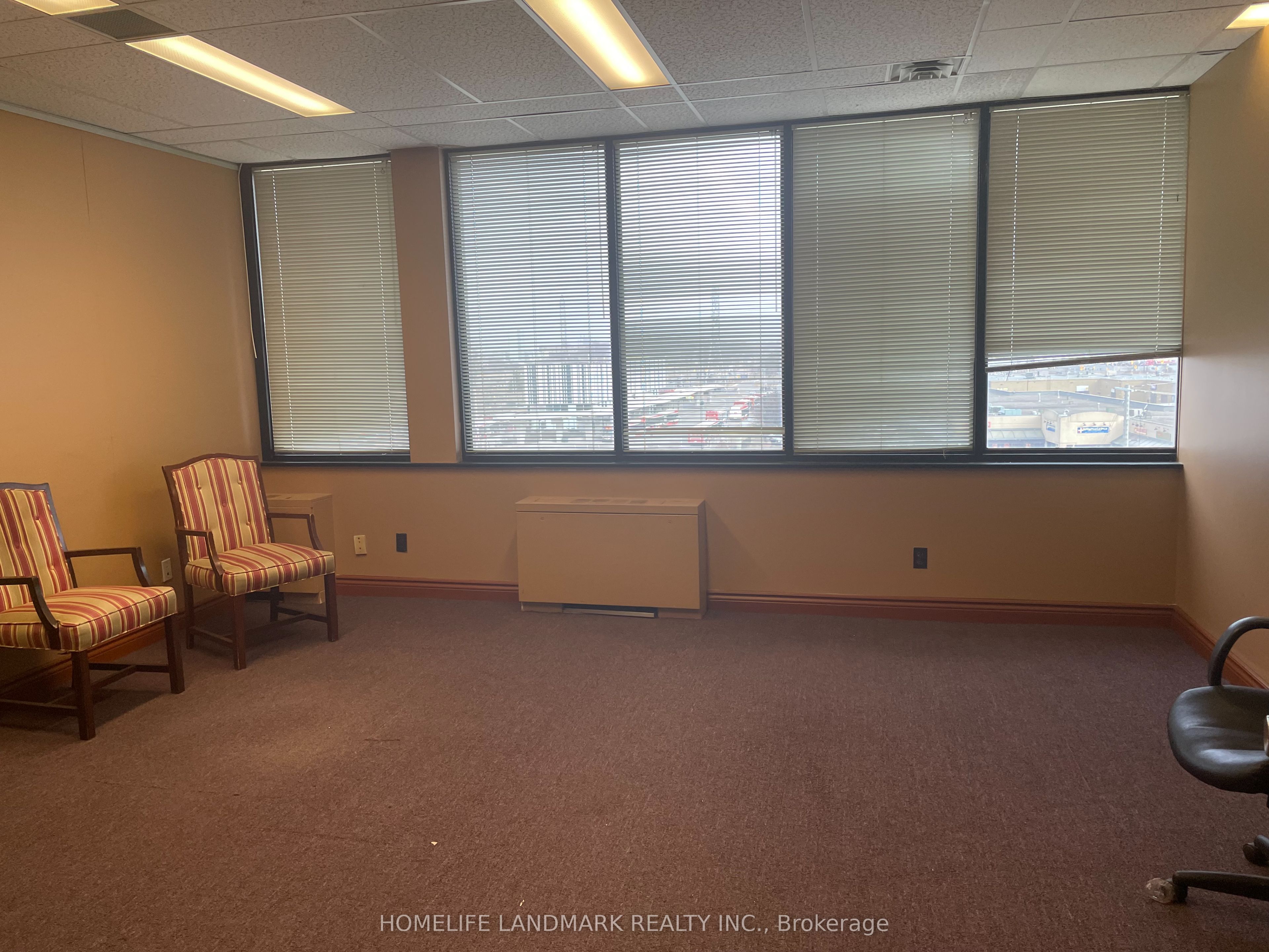 1315 Finch Avenue W Property Photo 12