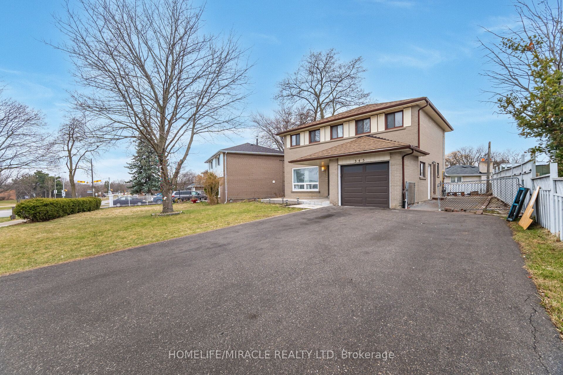 345 Silverstone Drive Property Photo 4