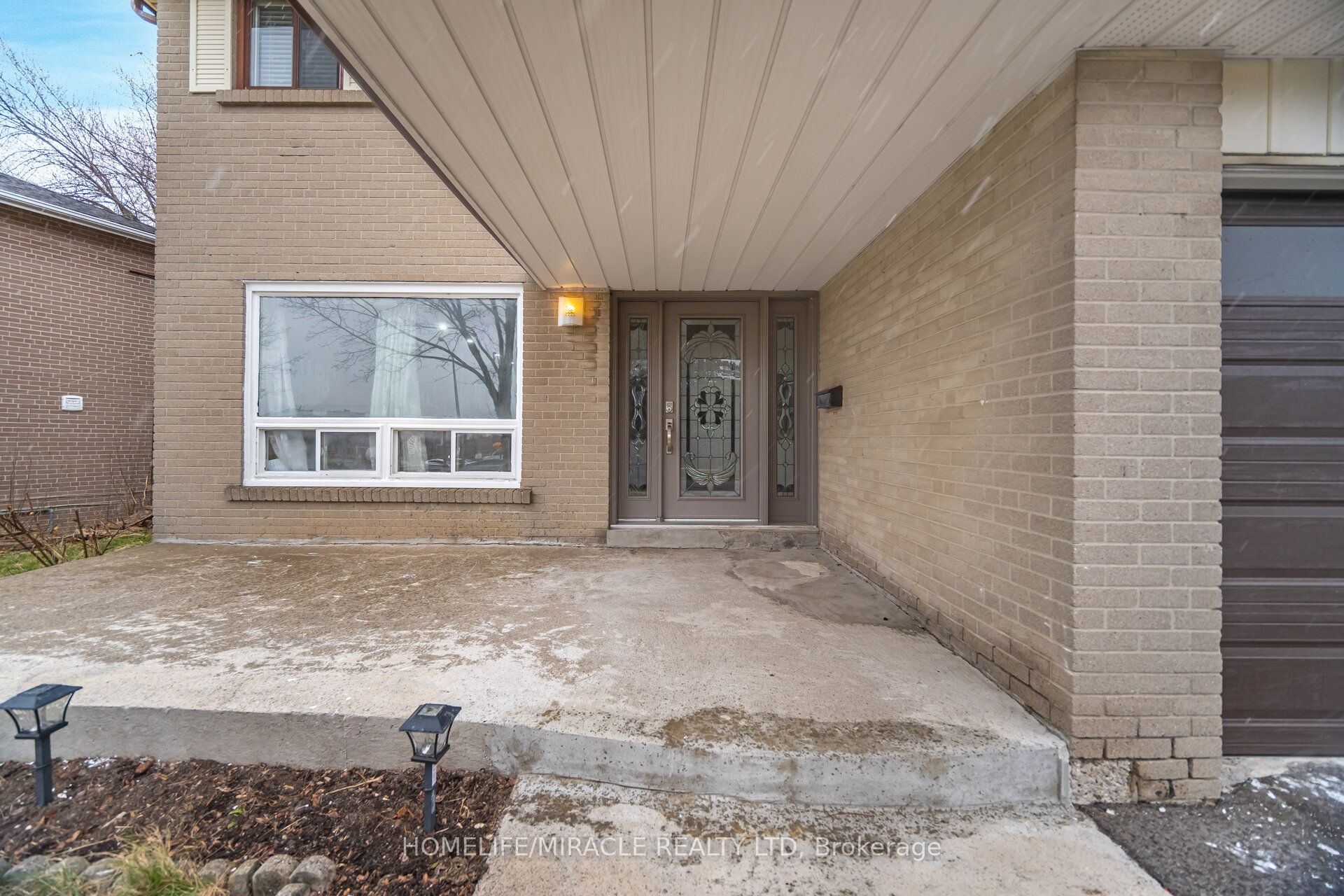 345 Silverstone Drive Property Photo 5